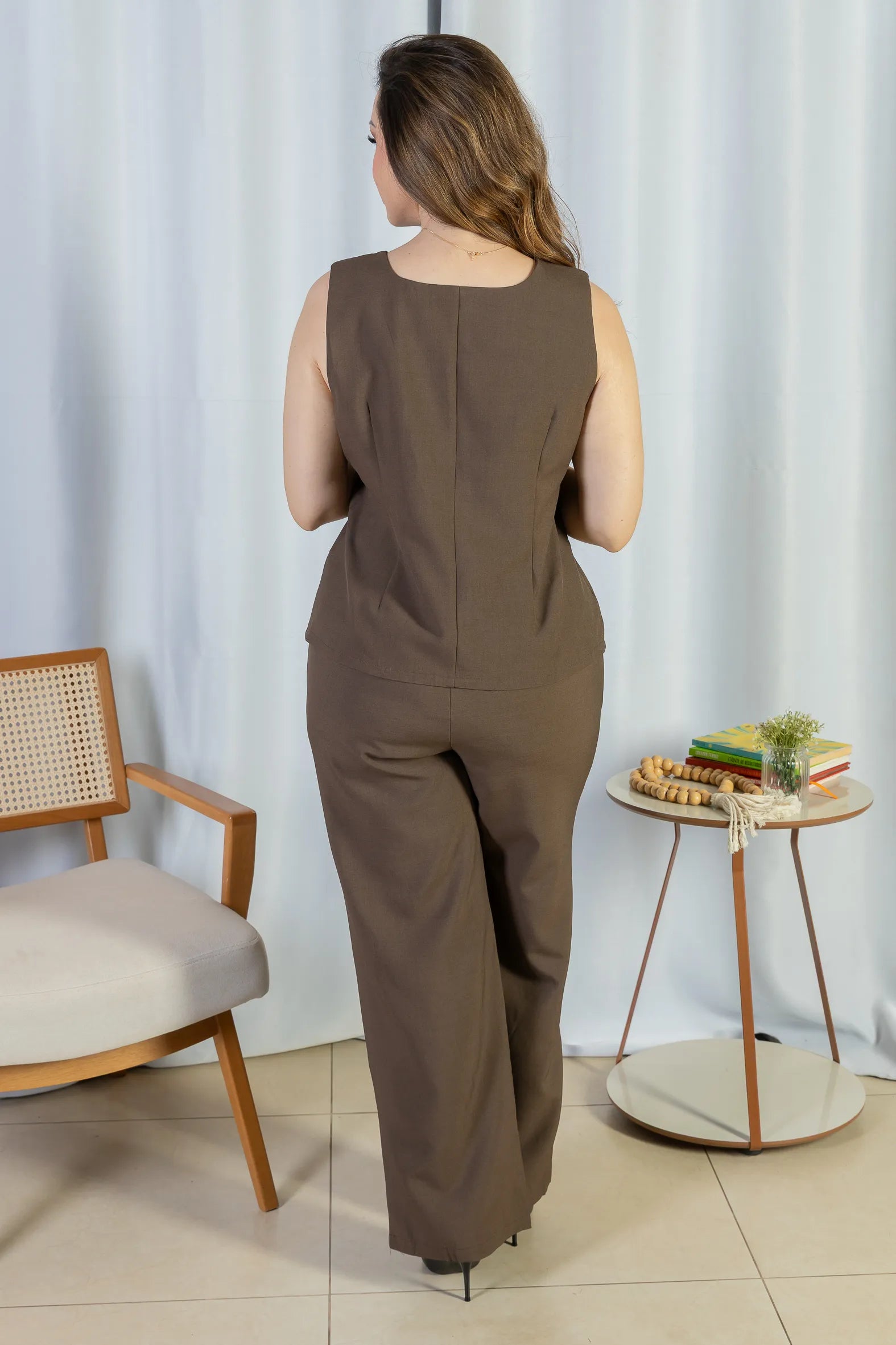 Colete Regata Alfaiataria Detalhe Botão Livia Marrom