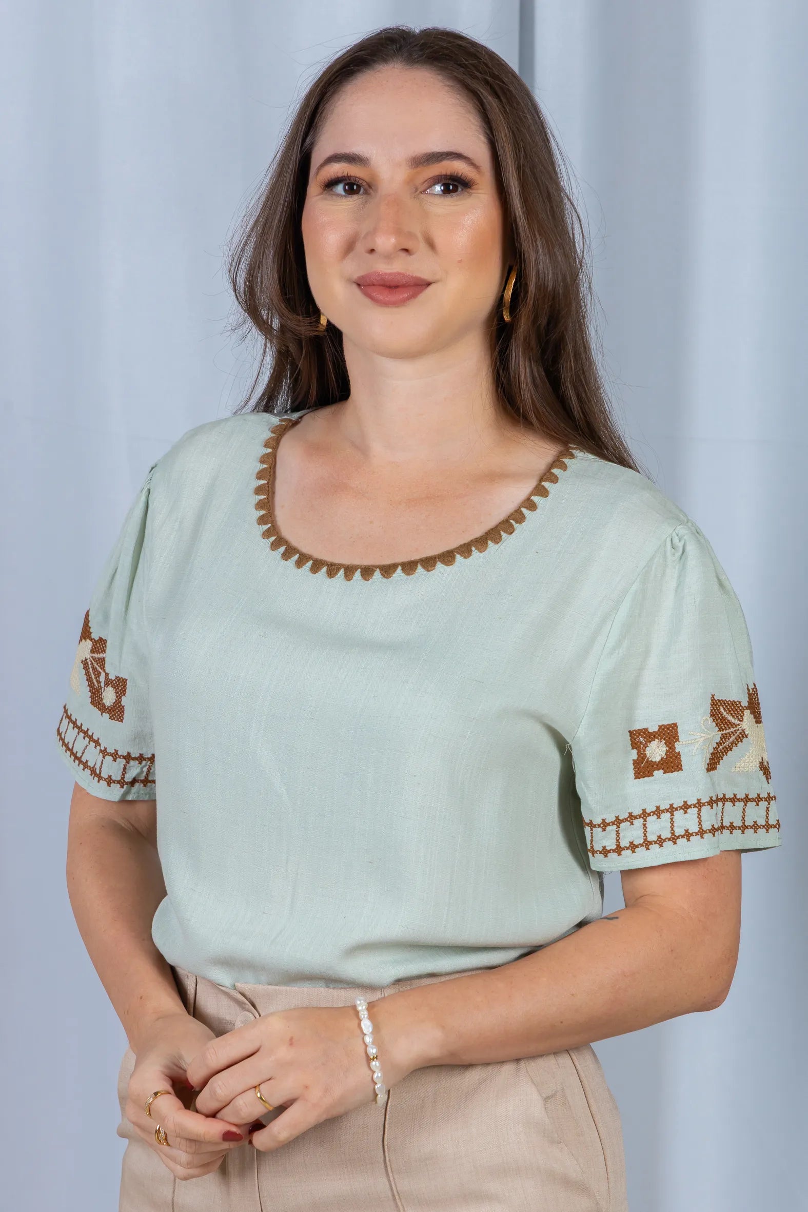 Blusa Manga Curta Algodão Linho Detalhes Bordados Cecilia Verde