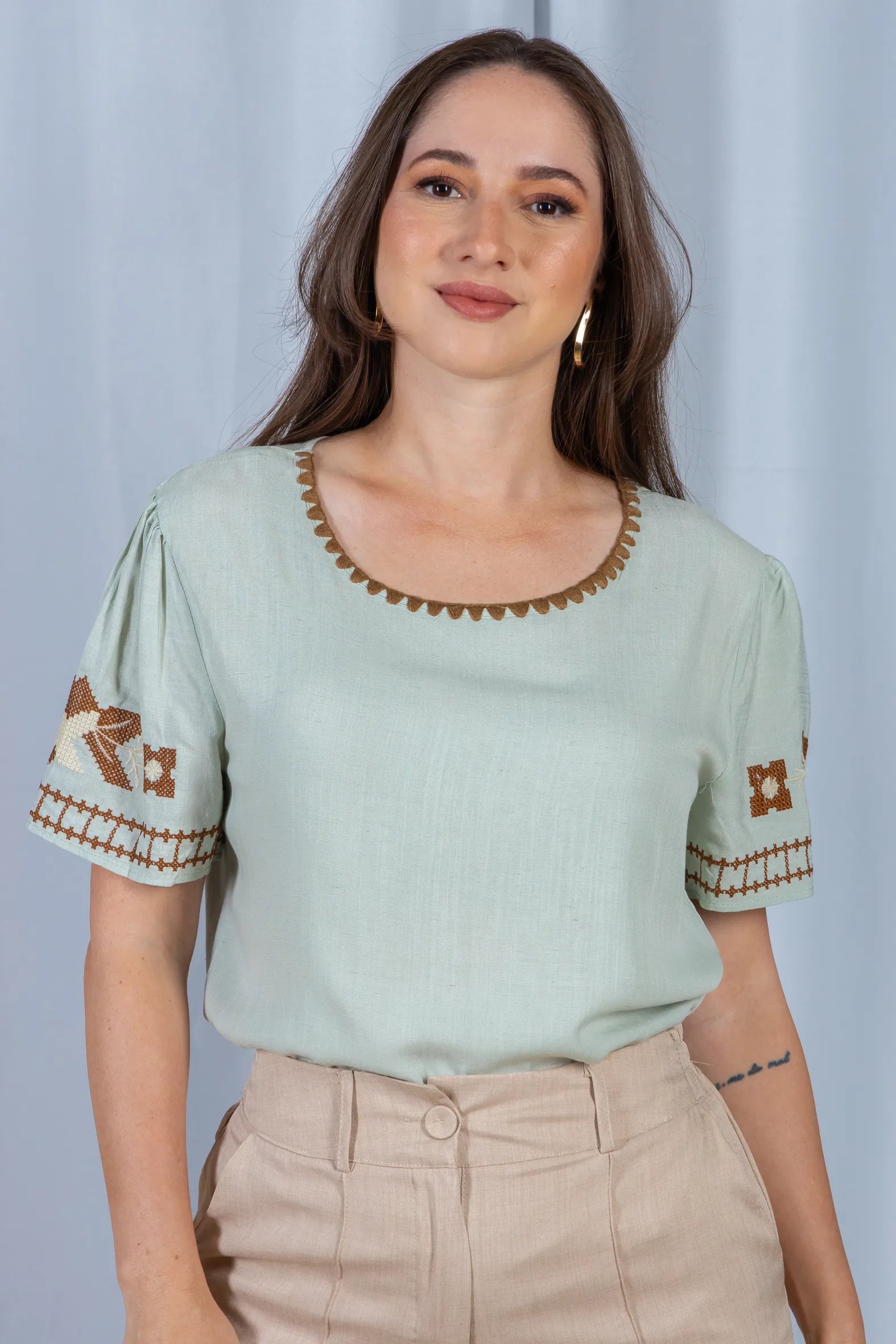 Blusa Manga Curta Algodão Linho Detalhes Bordados Cecilia Verde