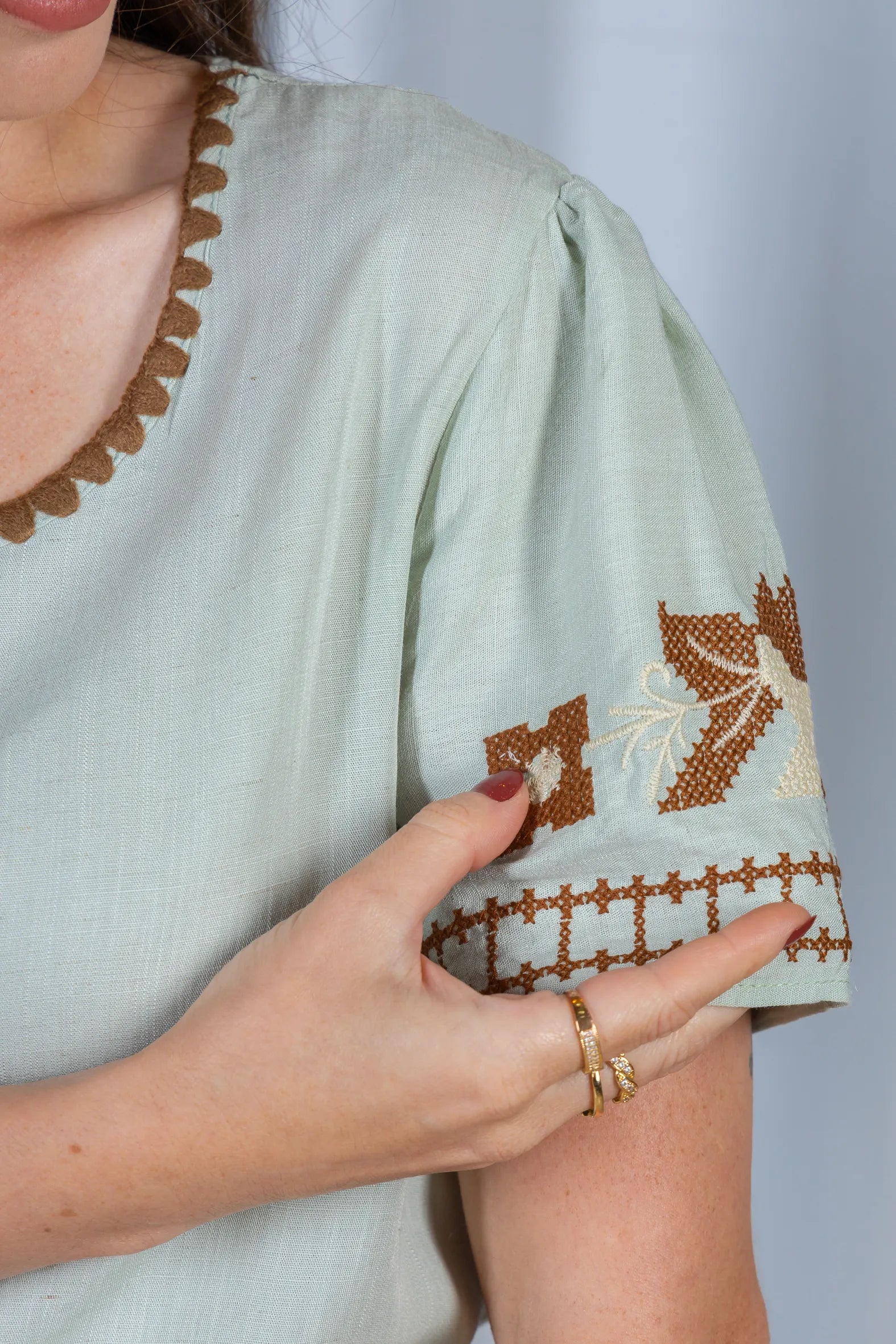 Blusa Manga Curta Algodão Linho Detalhes Bordados Cecilia Verde