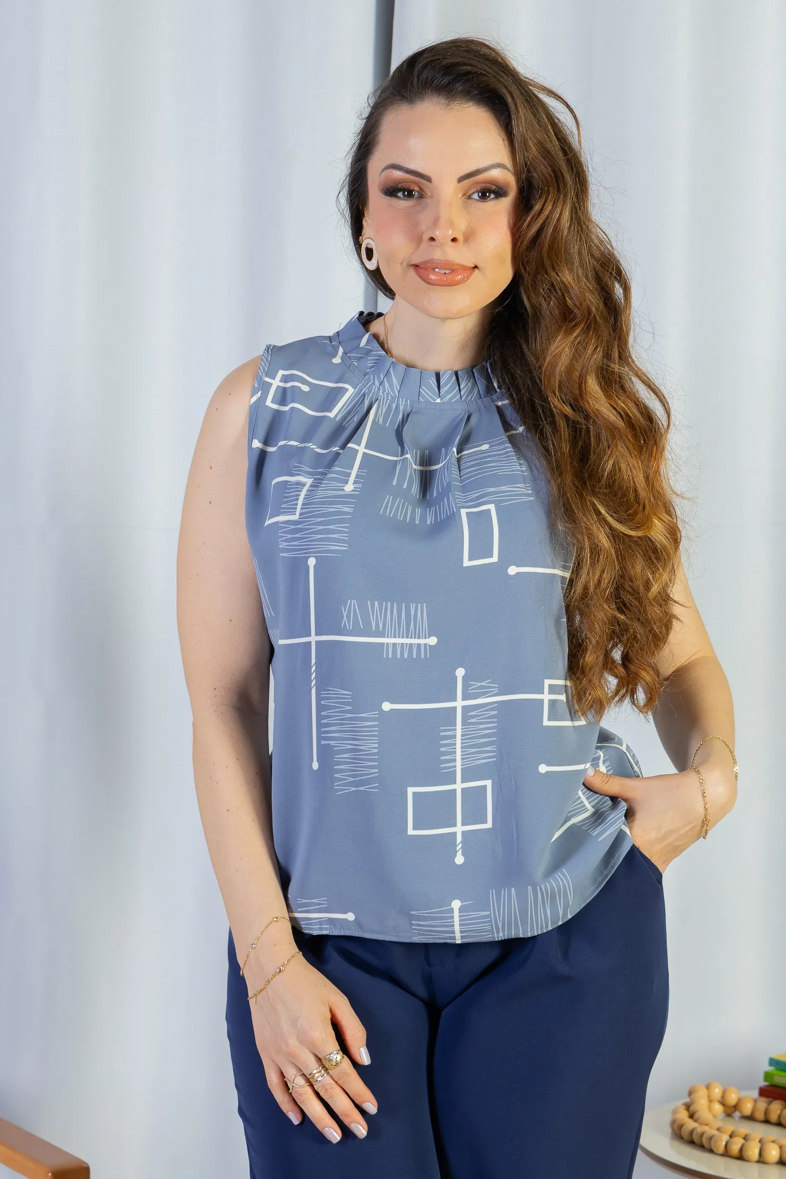 Regata Detalhe Pregas Colo Crepe Classic Lídia Estampada Azul