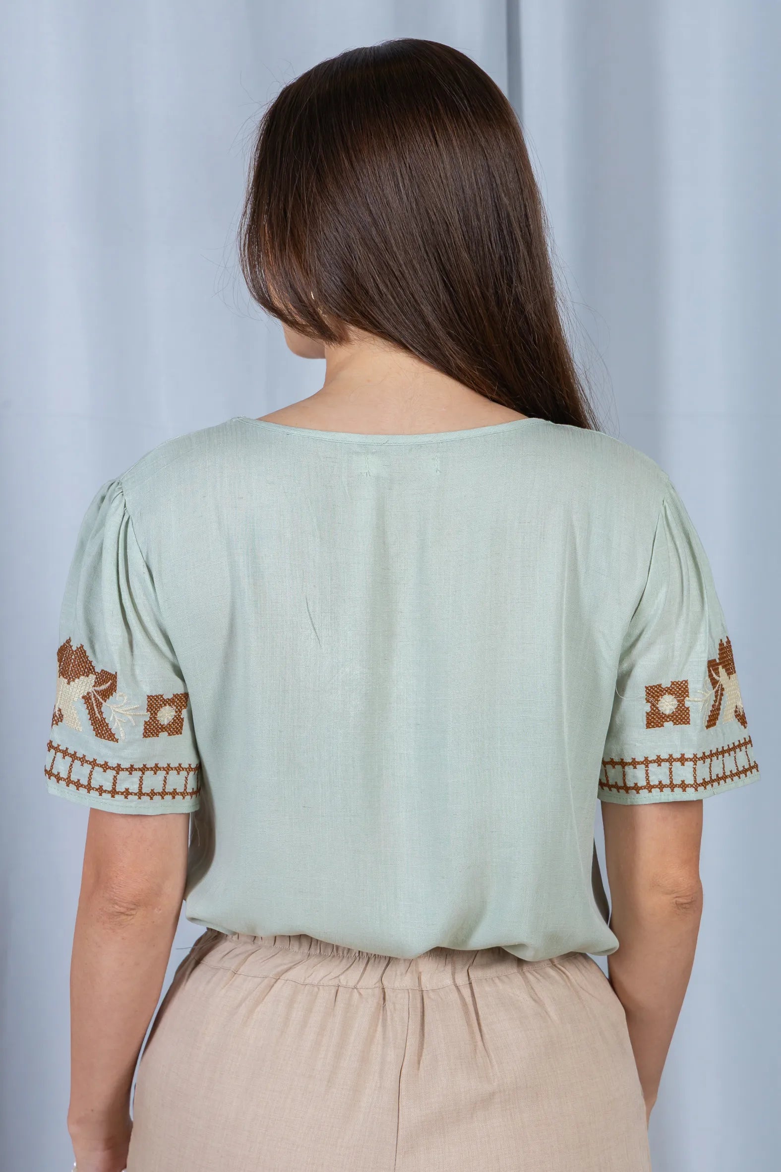 Blusa Manga Curta Algodão Linho Detalhes Bordados Cecilia Verde