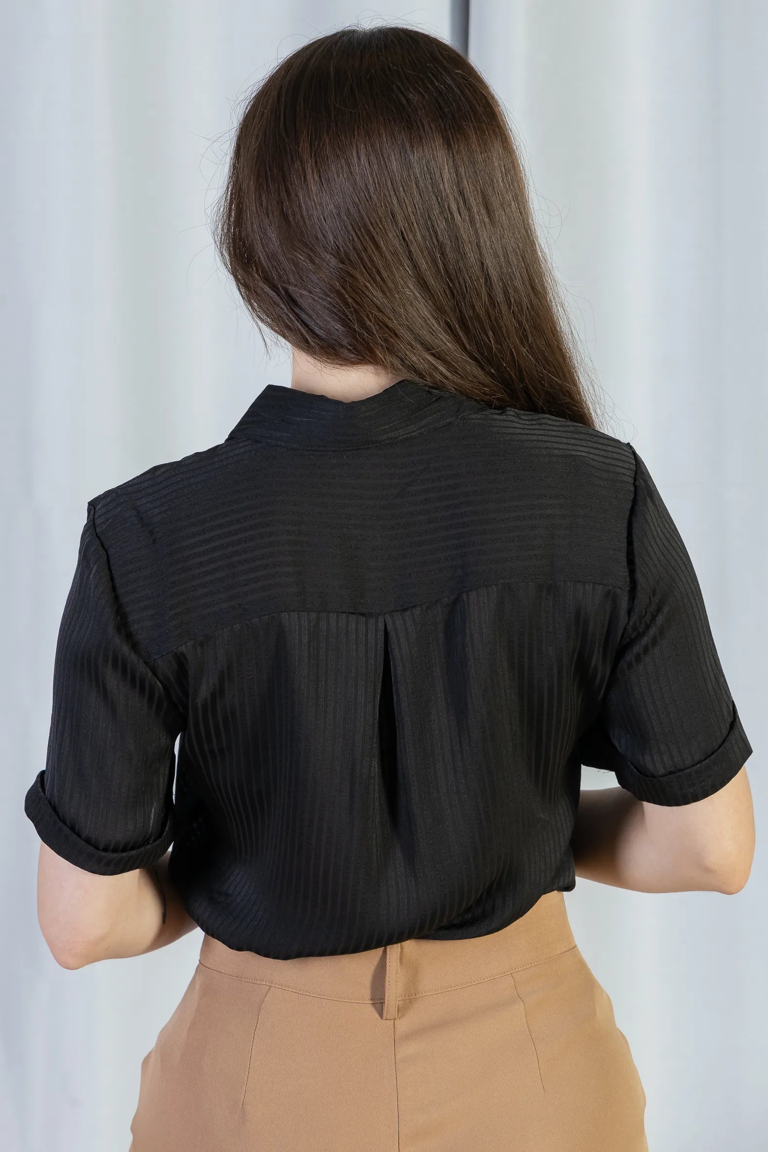 Camisa Manga Curta Crepe Acetinado Glaucia Preta