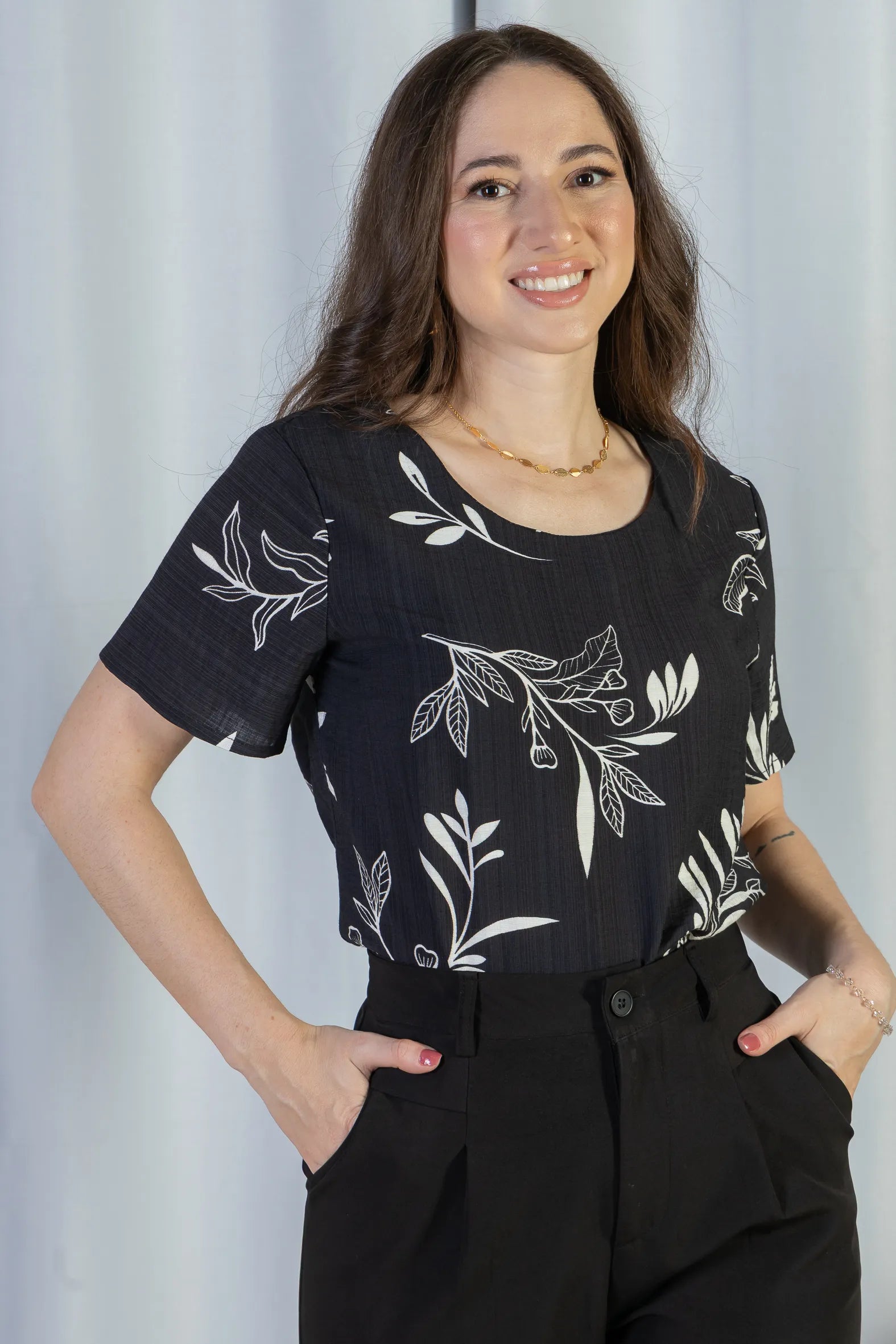 Blusa Manga Curta Visco Brise Telma Estampa Folhagem Preta