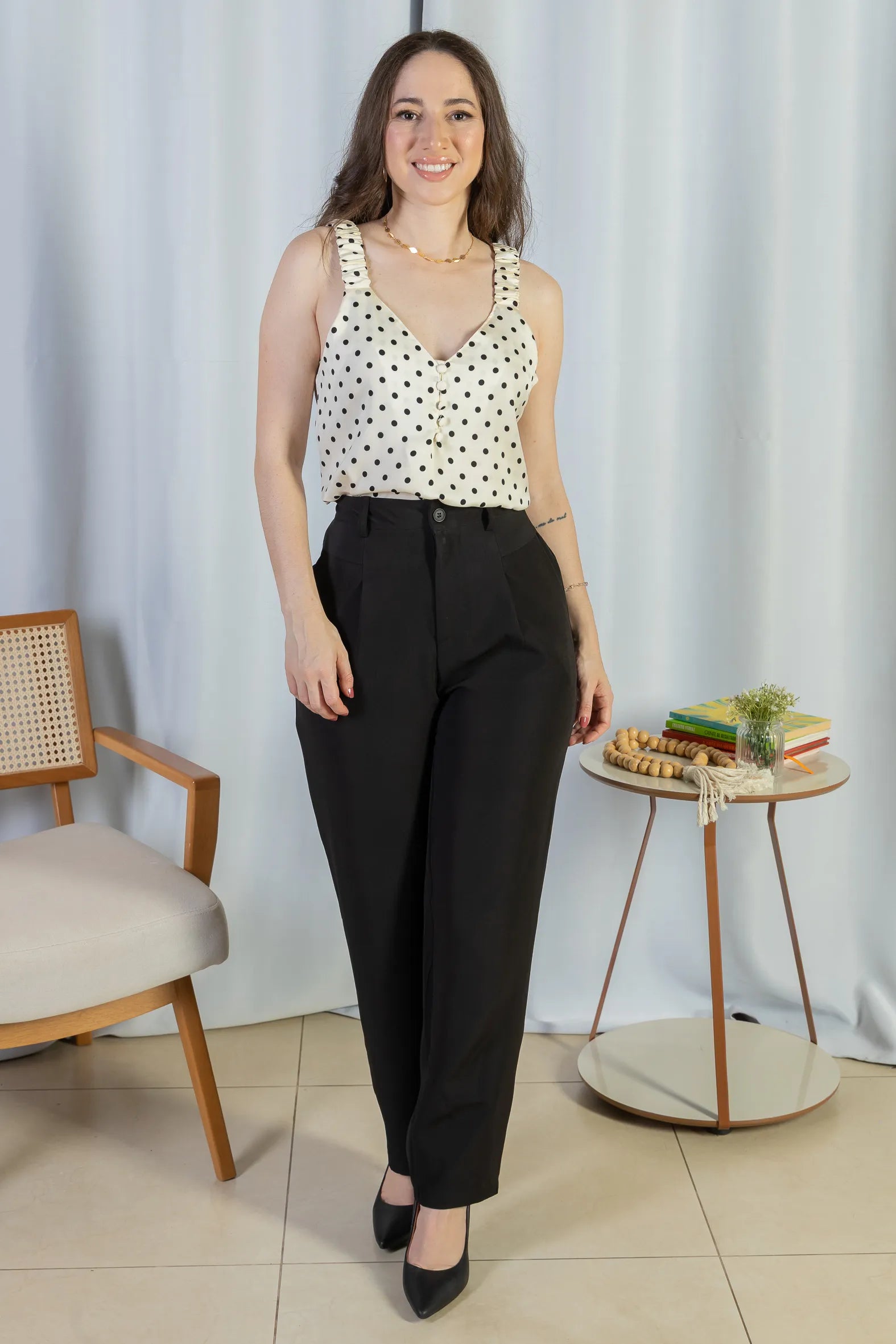 Blusa Regata Detalhe Botões Crepe Classic Elise Estampa Poá Off White