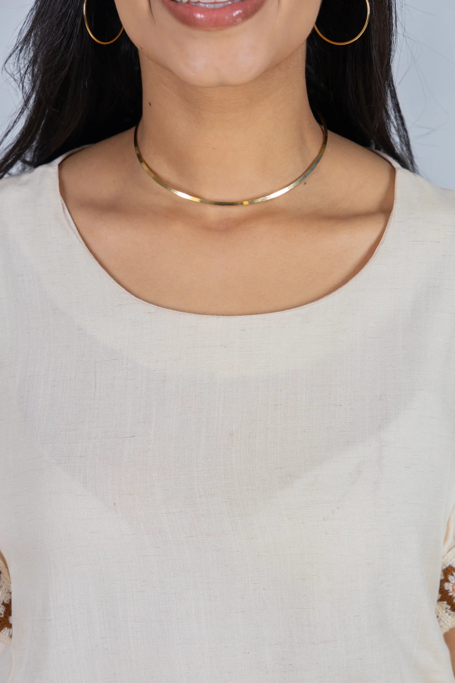 Blusa Manga Curta com Acabamento Bordado em Visco-linho Valéria Creme