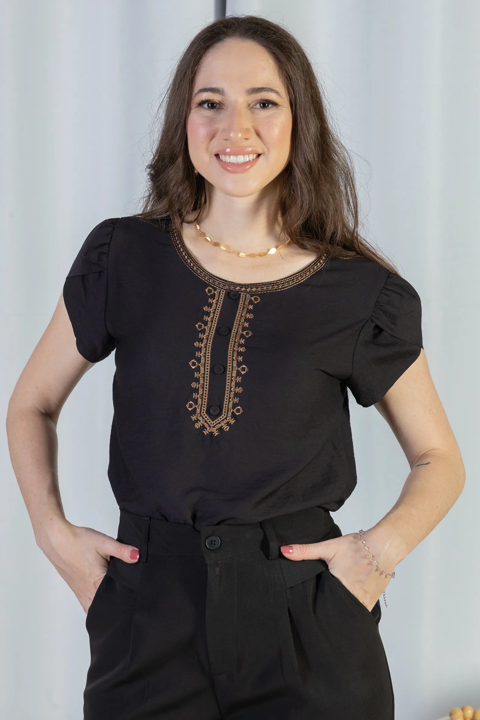 Blusa Manga Curta Transpassada Detalhe Botão Visco Soft Vanessa Preta