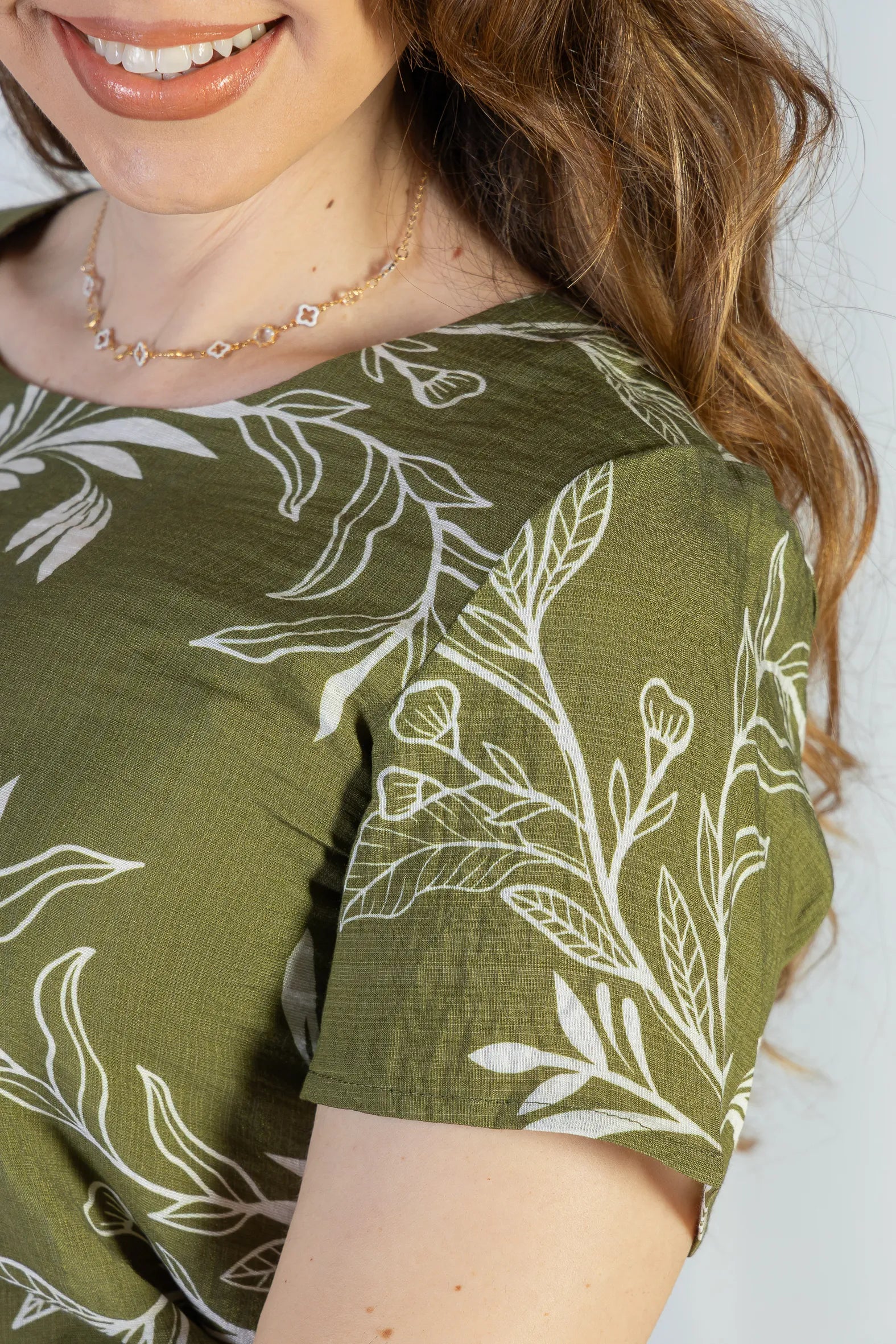 Blusa Manga Curta Visco Brise Telma Estampa Folhagem Verde