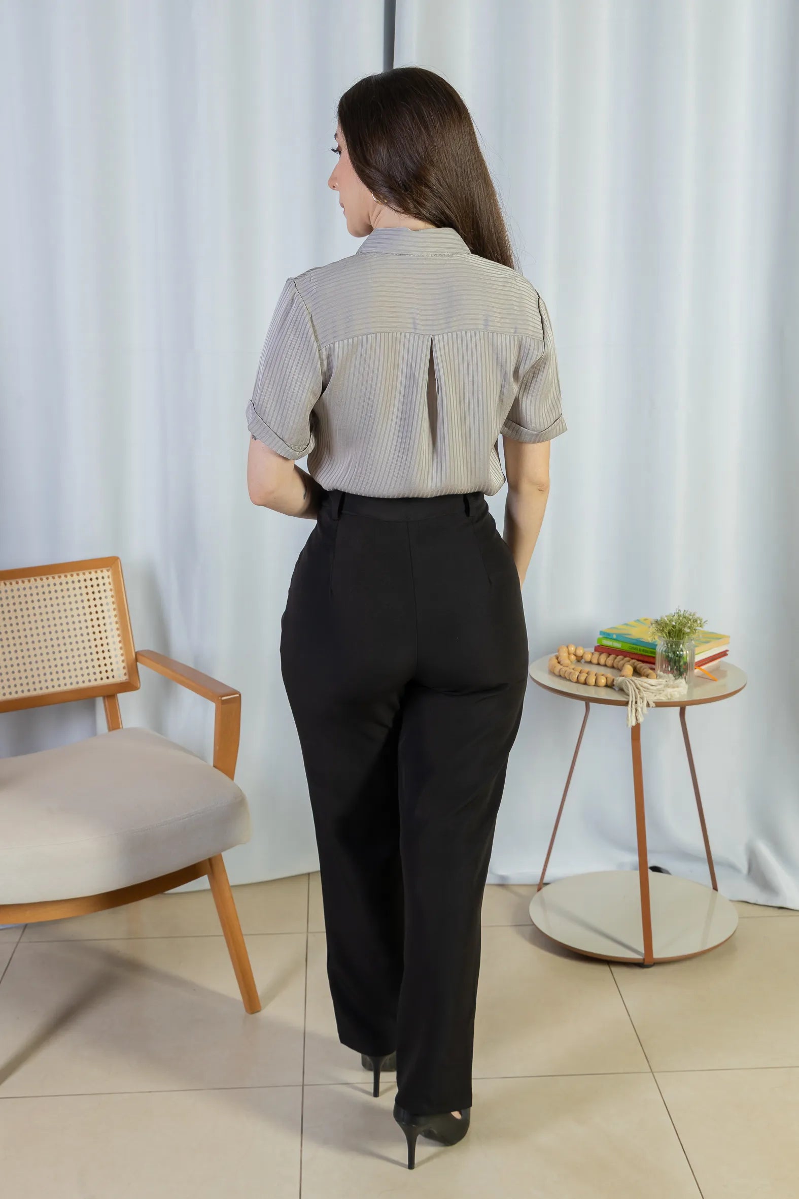 Camisa Manga Curta Crepe Acetinado Glaucia Cinza