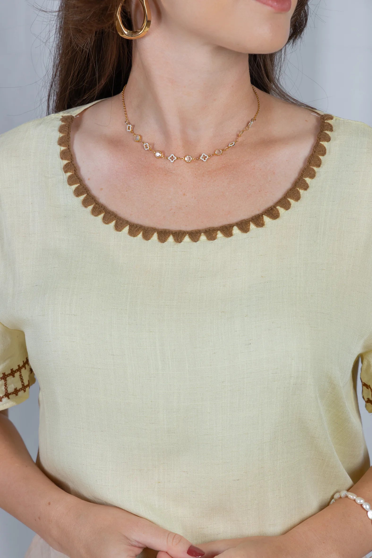 Blusa Manga Curta Algodão Linho Detalhes Bordados Cecilia Amarelo Manteiga