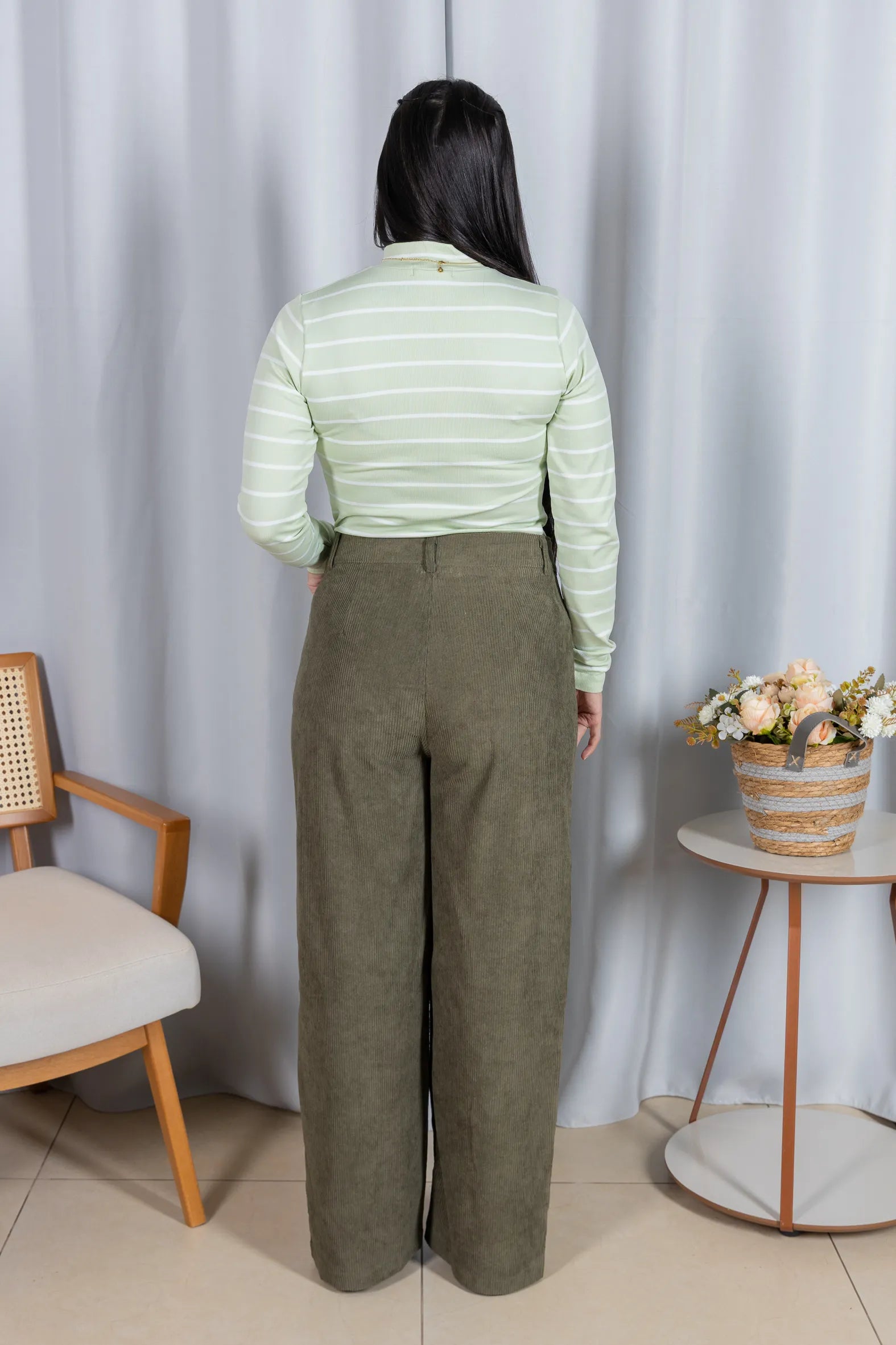 Blusa Manga Longa com Gola Alta em Malha Canelada Andressa Verde