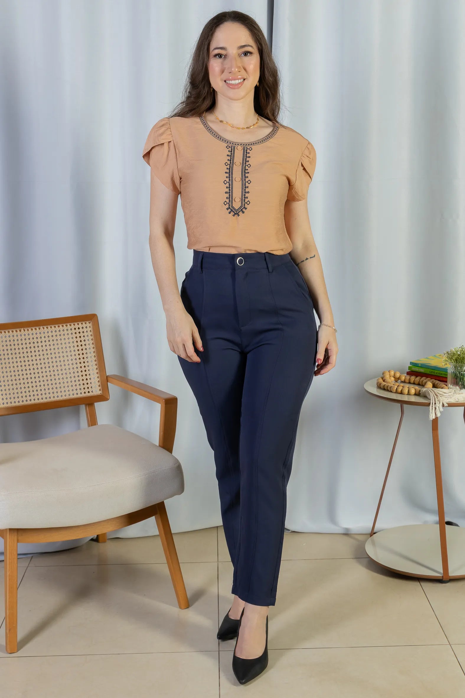 Blusa Manga Curta Transpassada Detalhe Botão Visco Soft Vanessa Marrom