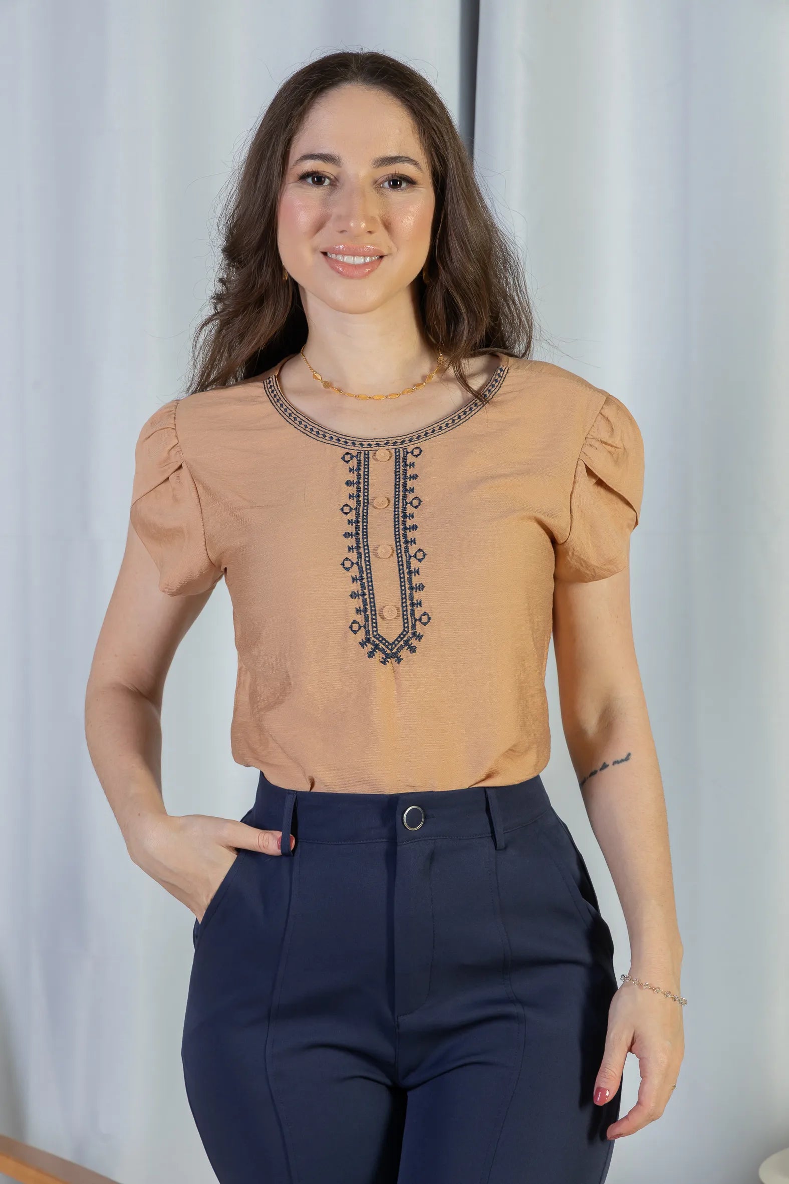 Blusa Manga Curta Transpassada Detalhe Botão Visco Soft Vanessa Marrom