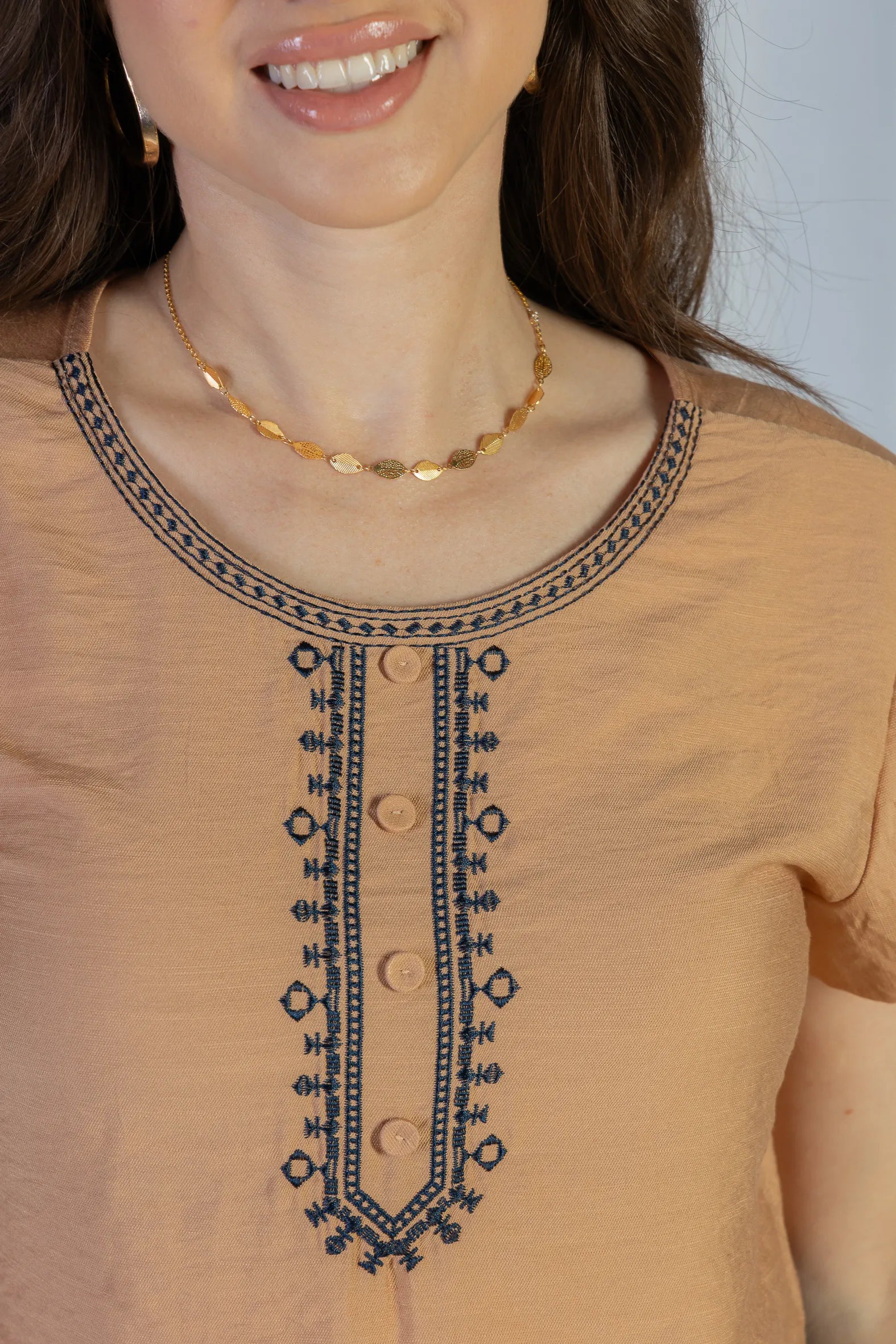 Blusa Manga Curta Transpassada Detalhe Botão Visco Soft Vanessa Marrom