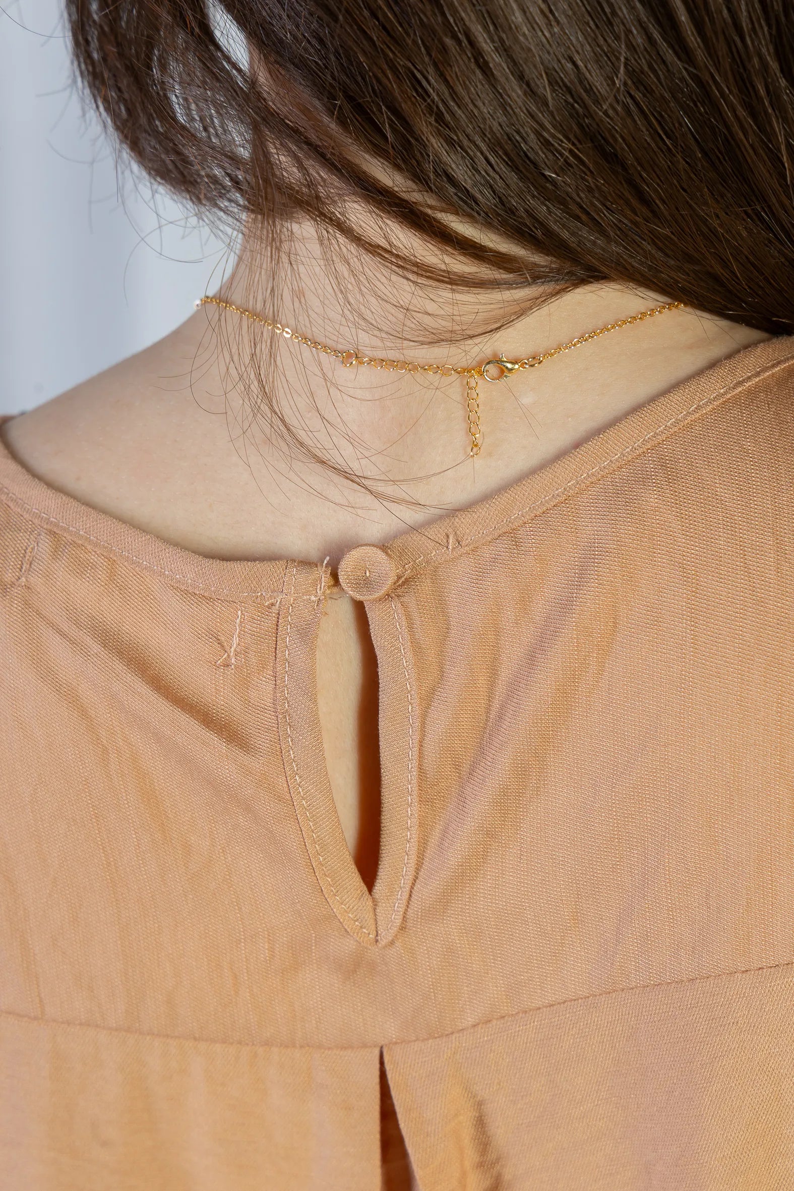 Blusa Manga Curta Transpassada Detalhe Botão Visco Soft Vanessa Marrom