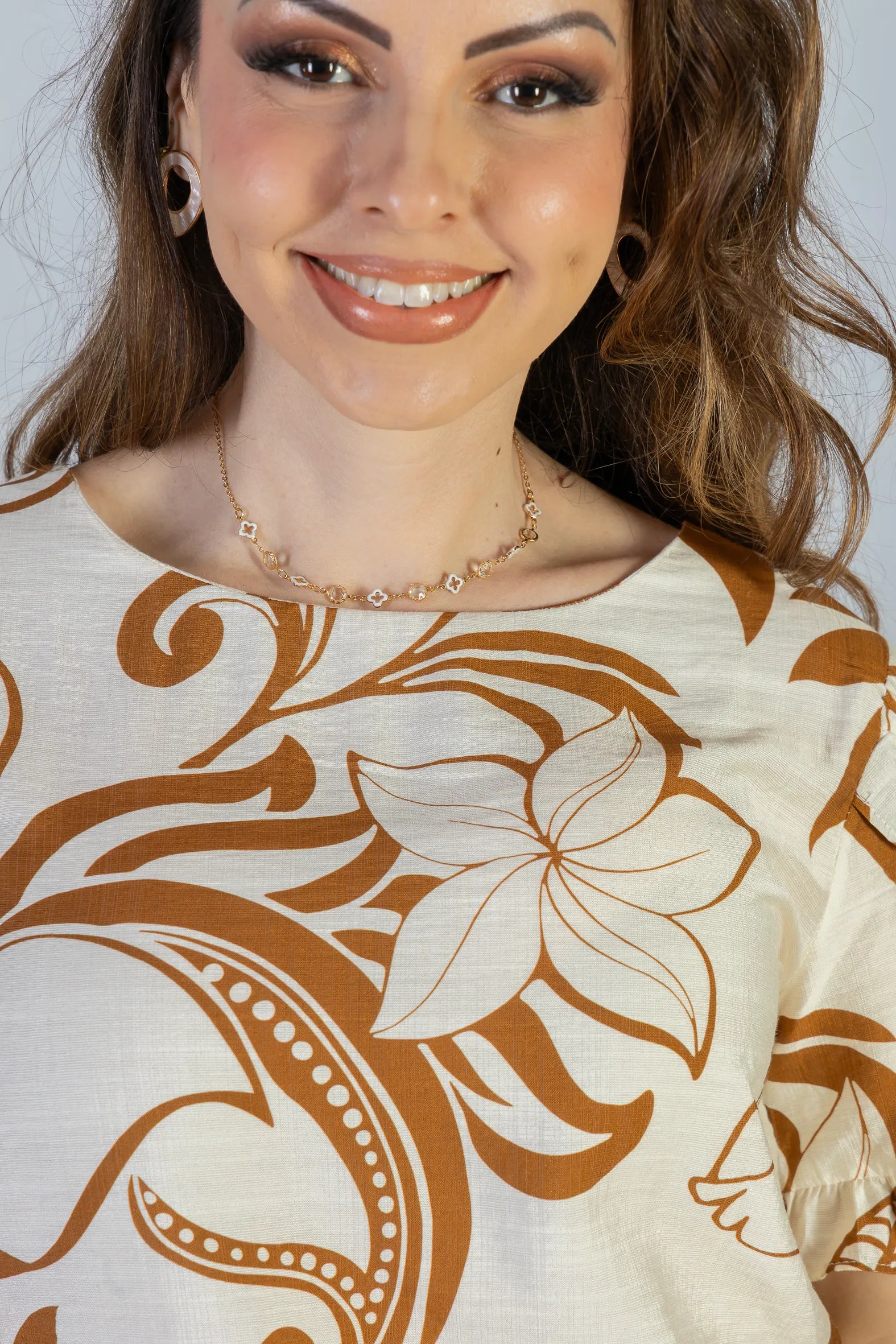 Blusa Manga Curta Babados Visco Brise Nair Estampada Marrom