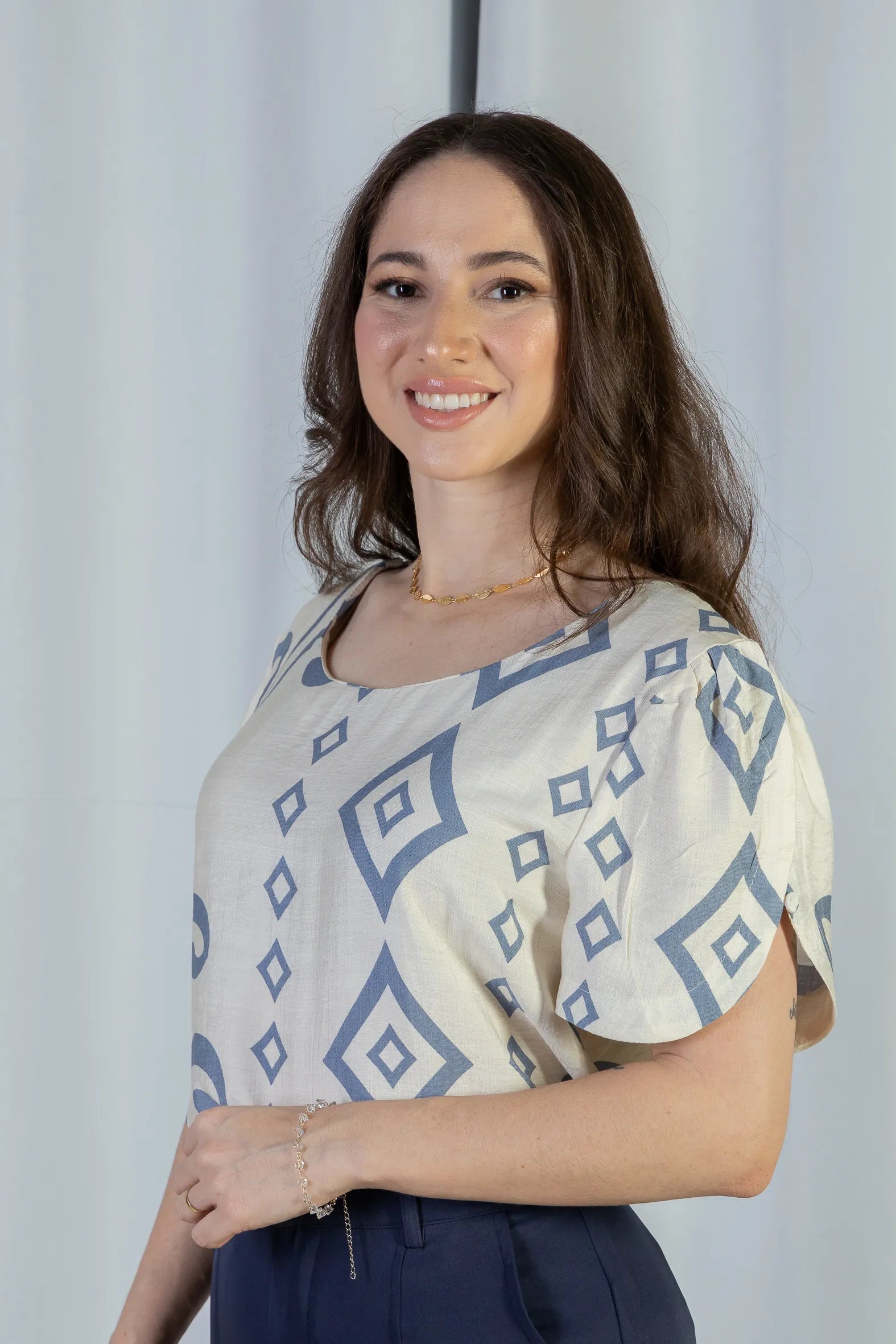 Blusa Manga Curta Detalhe Botão Vânia Estampada Azul