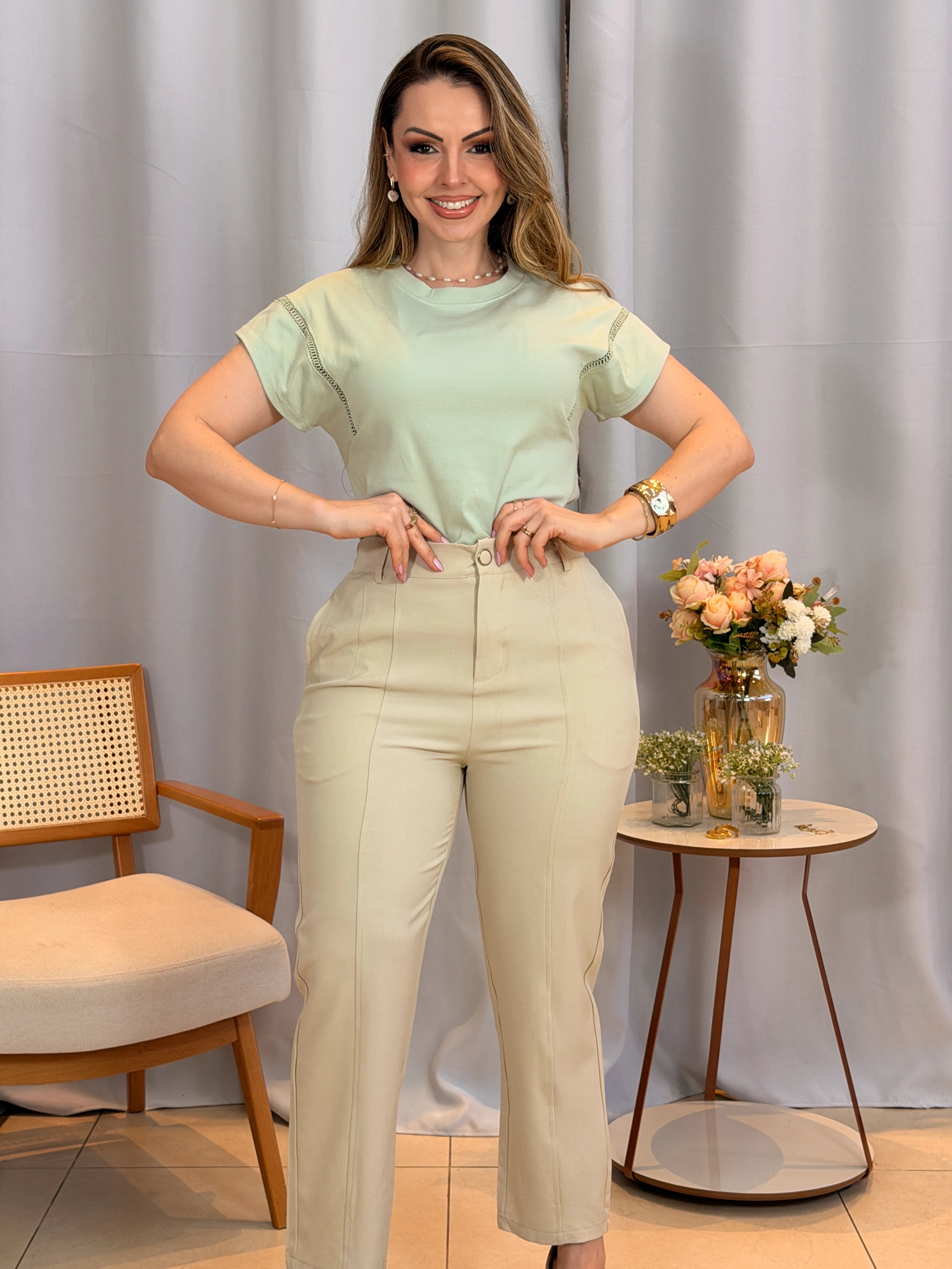 Conjunto: Blusa Betina Verde + Calça Alice Creme