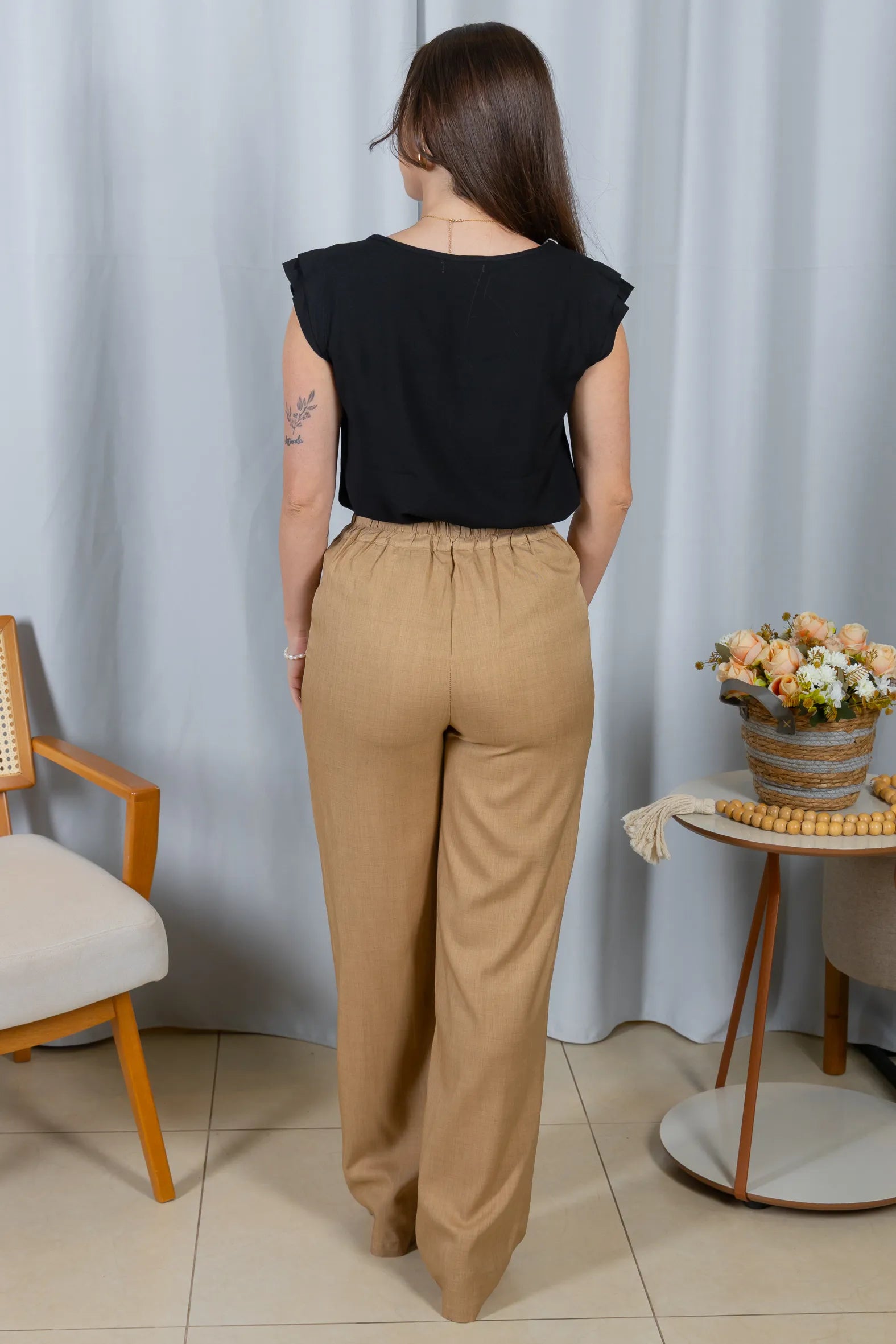 Blusa Manga Curta Decote em "V" Cotton Touch Detalhe Trançado Colo Virgínia Preta