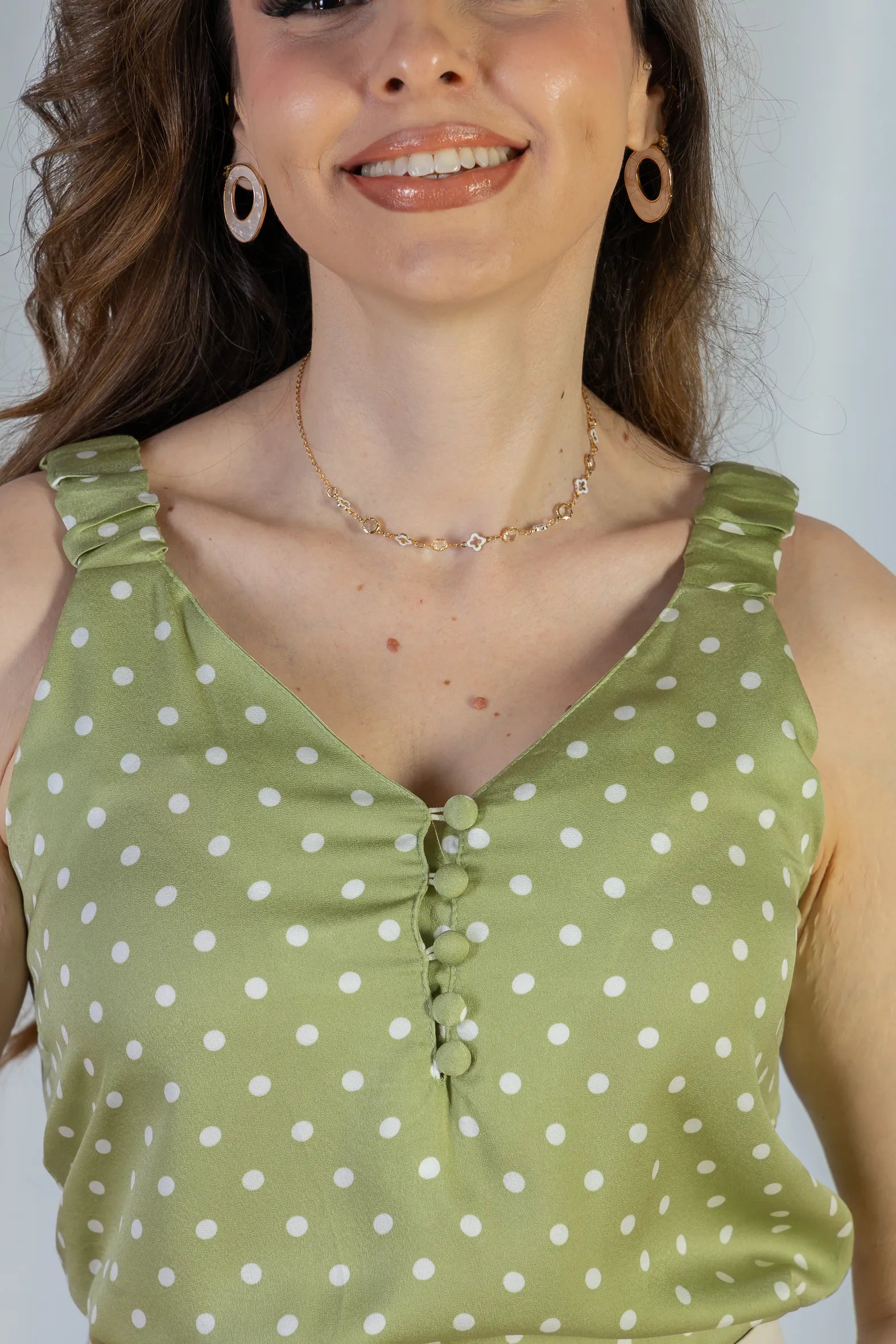 Blusa Regata Detalhe Botões Crepe Classic Elise Estampa Poá Verde