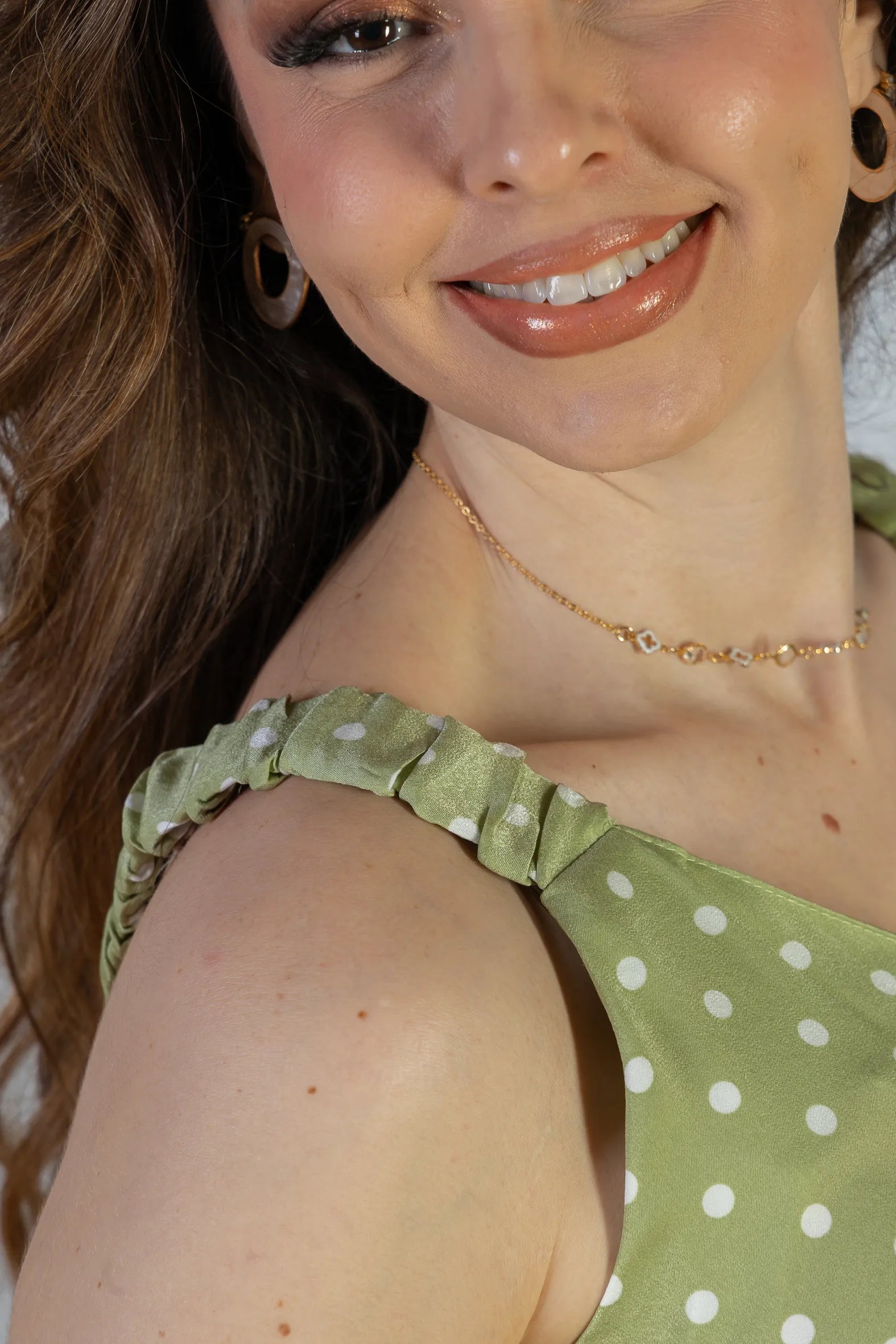 Blusa Regata Detalhe Botões Crepe Classic Elise Estampa Poá Verde