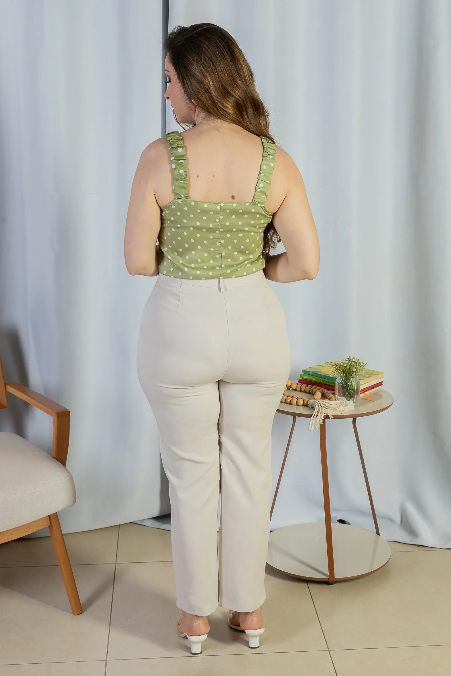 Blusa Regata Detalhe Botões Crepe Classic Elise Estampa Poá Verde