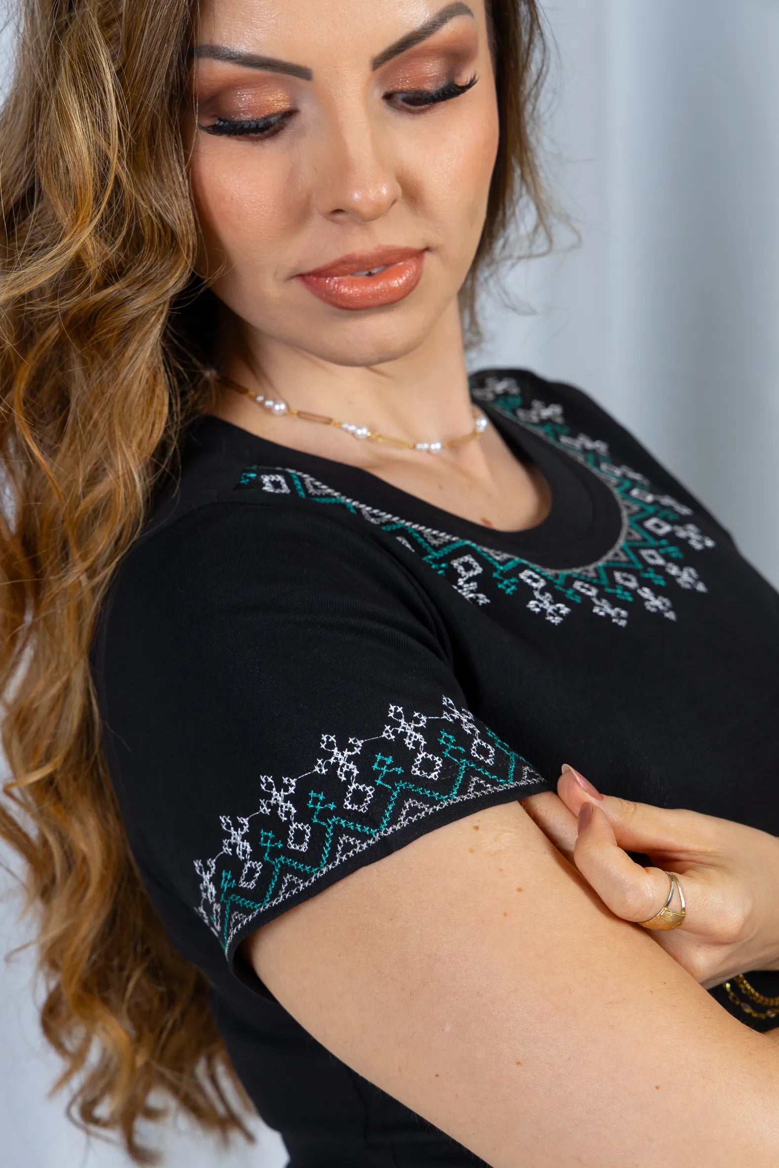 Blusa Manga Curta Cotton Lycra Detalhes Bordados Marina Preta