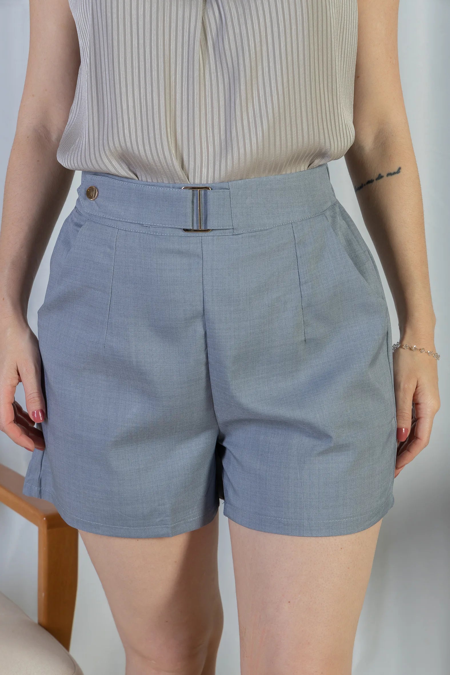 Shorts Detalhe Fivela Metálica Alfaiataria Lux Eliane Azul