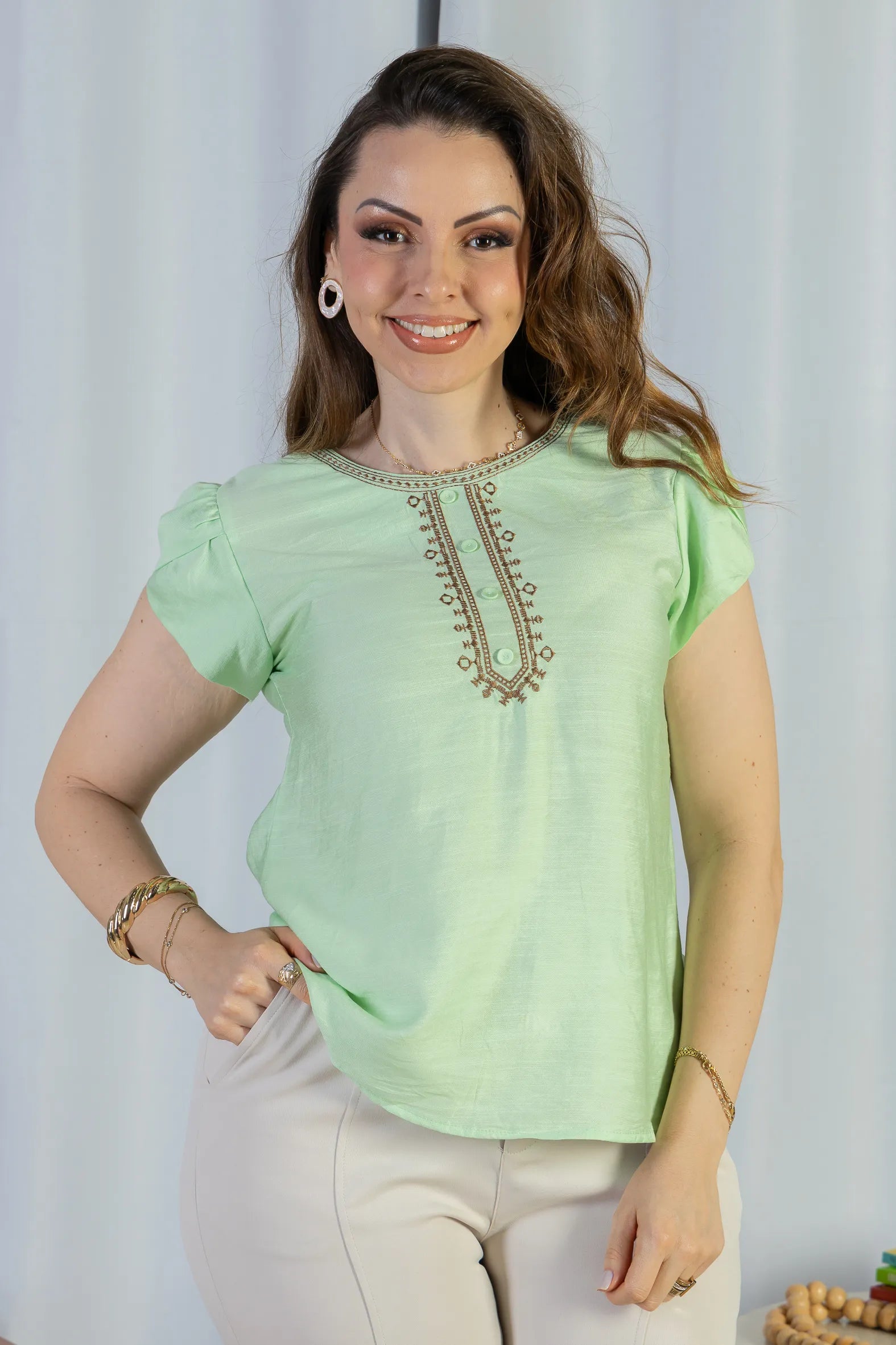 Blusa Manga Curta Transpassada Detalhe Botão Visco Soft Vanessa Verde