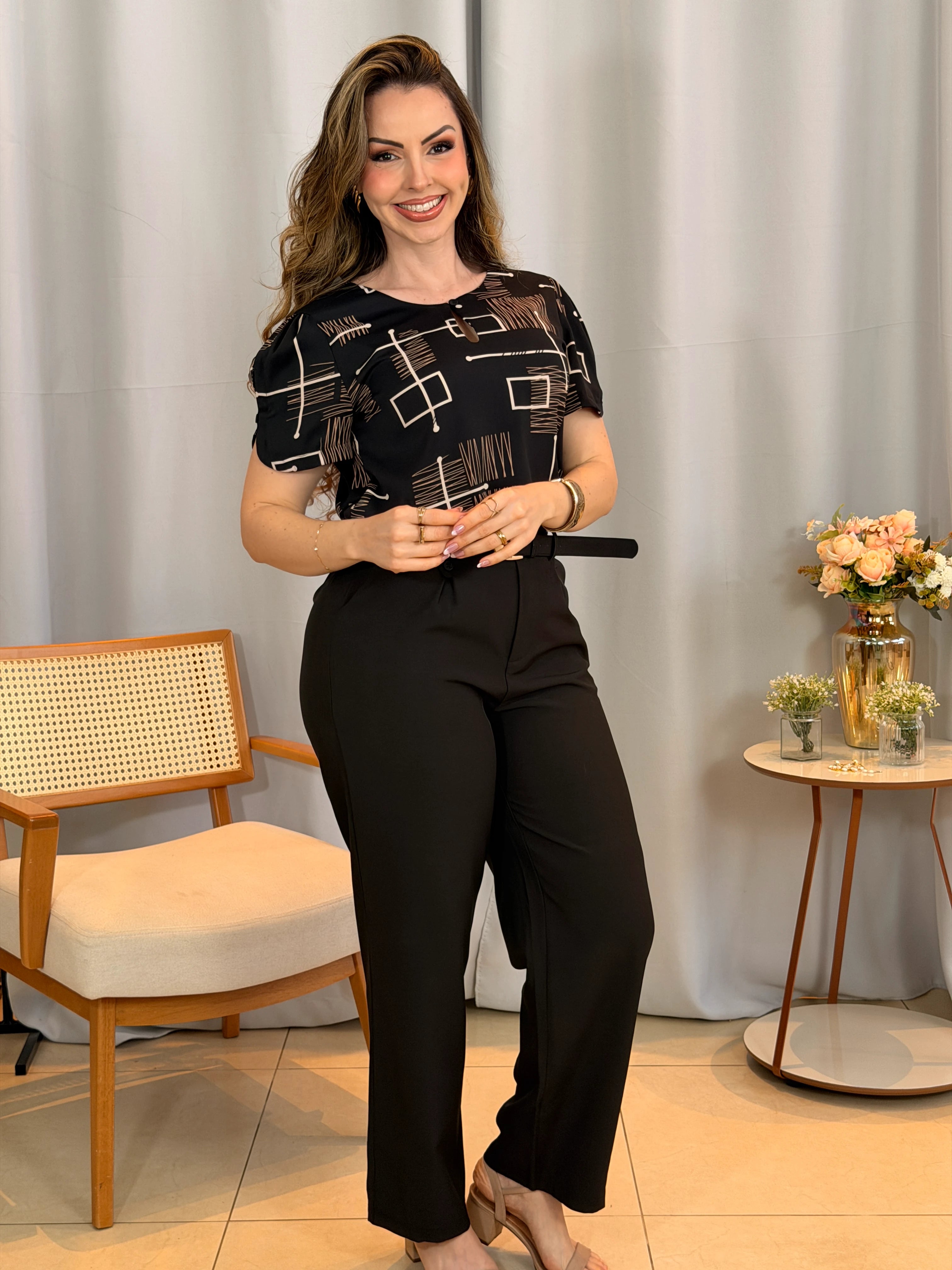 Conjunto: Blusa Samara Estampada Preta + Calça Magda Preta