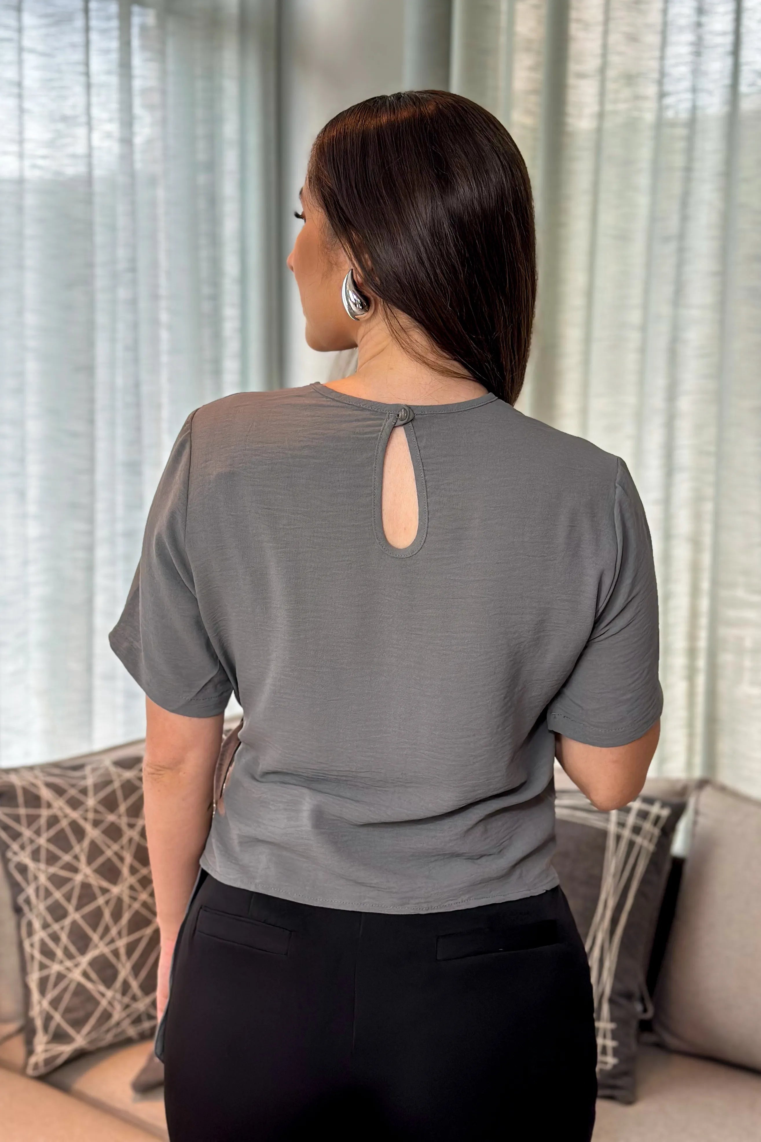 Blusa Air Flow Detalhe Sobreposto Talita Cinza