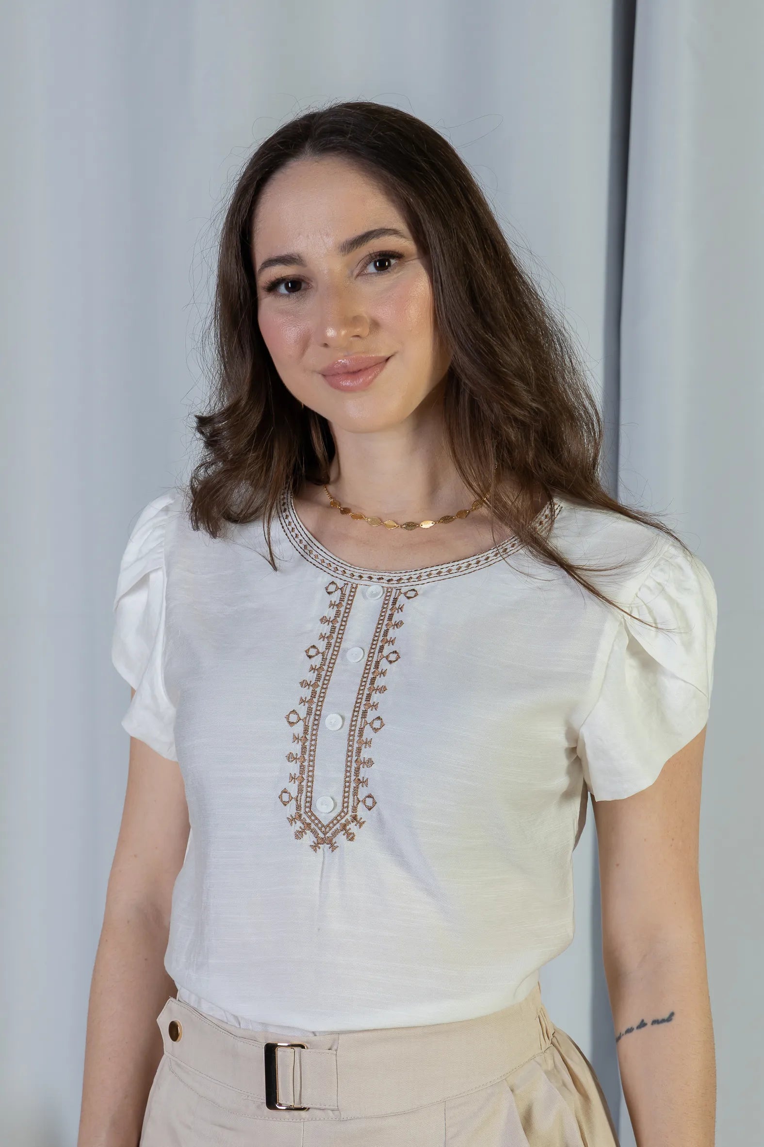 Blusa Manga Curta Transpassada Detalhe Botão Visco Soft Vanessa Branca