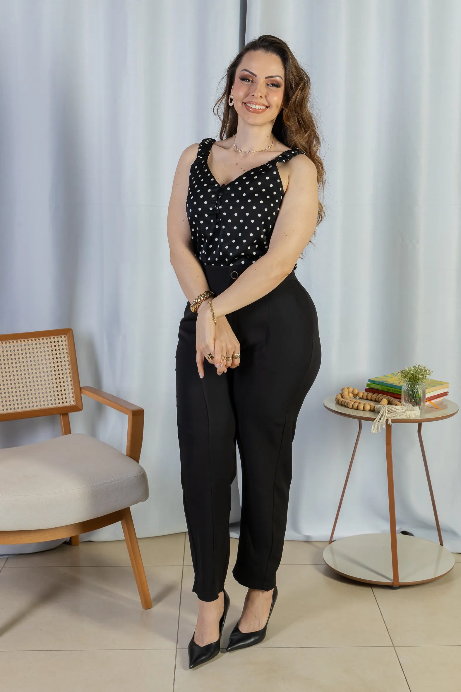 Blusa Regata Detalhe Botões Crepe Classic Elise Estampa Poá Preta