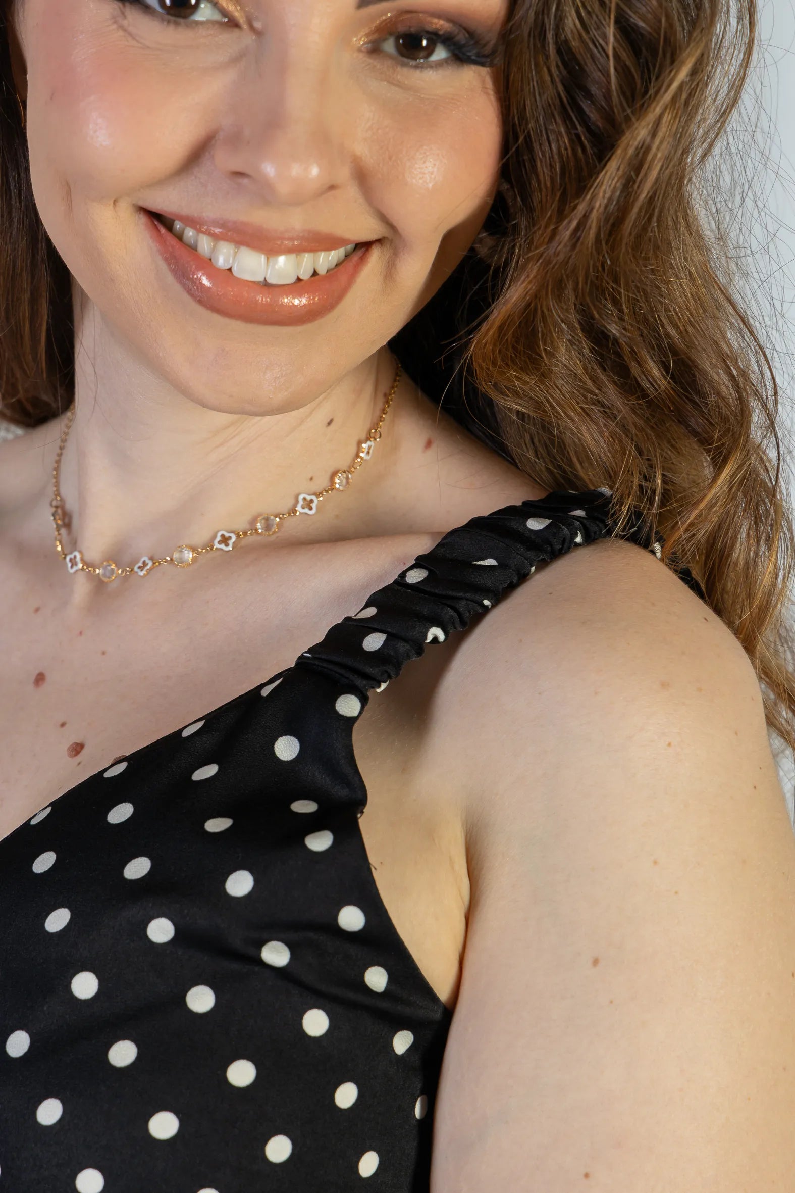 Blusa Regata Detalhe Botões Crepe Classic Elise Estampa Poá Preta