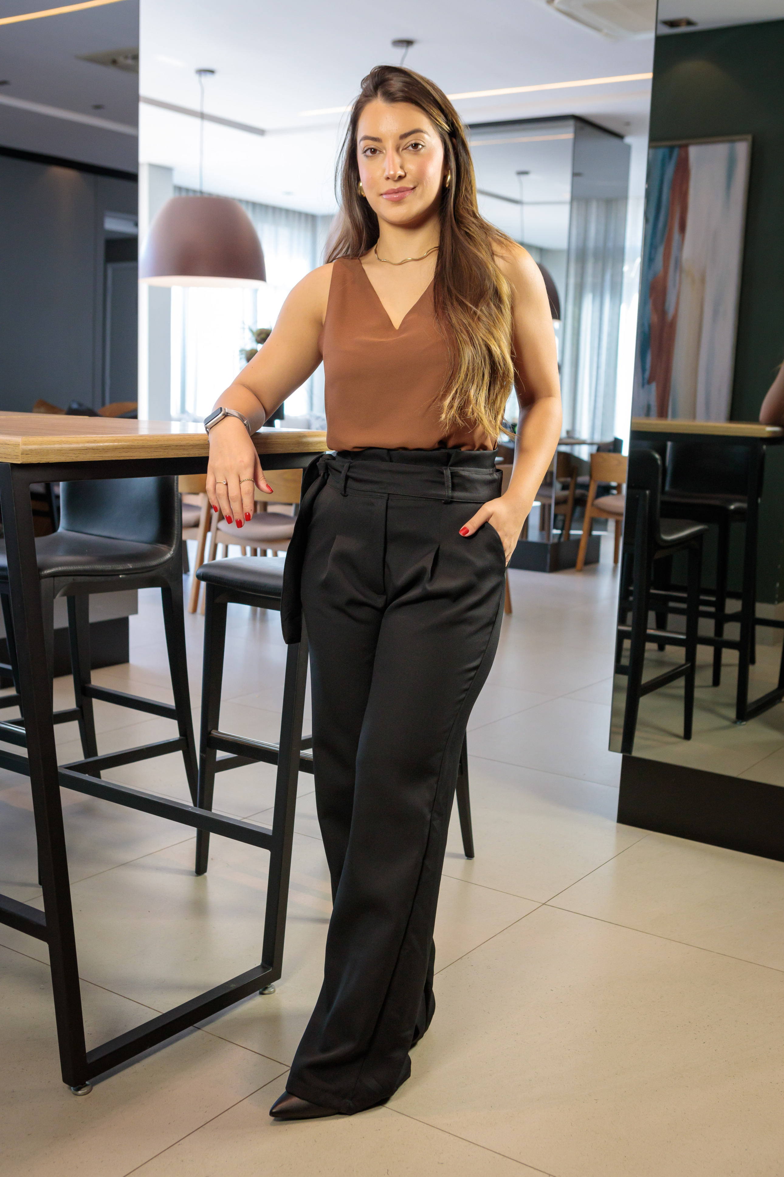 Blusa Regata Lisa Decote "V" Sabrina Marrom