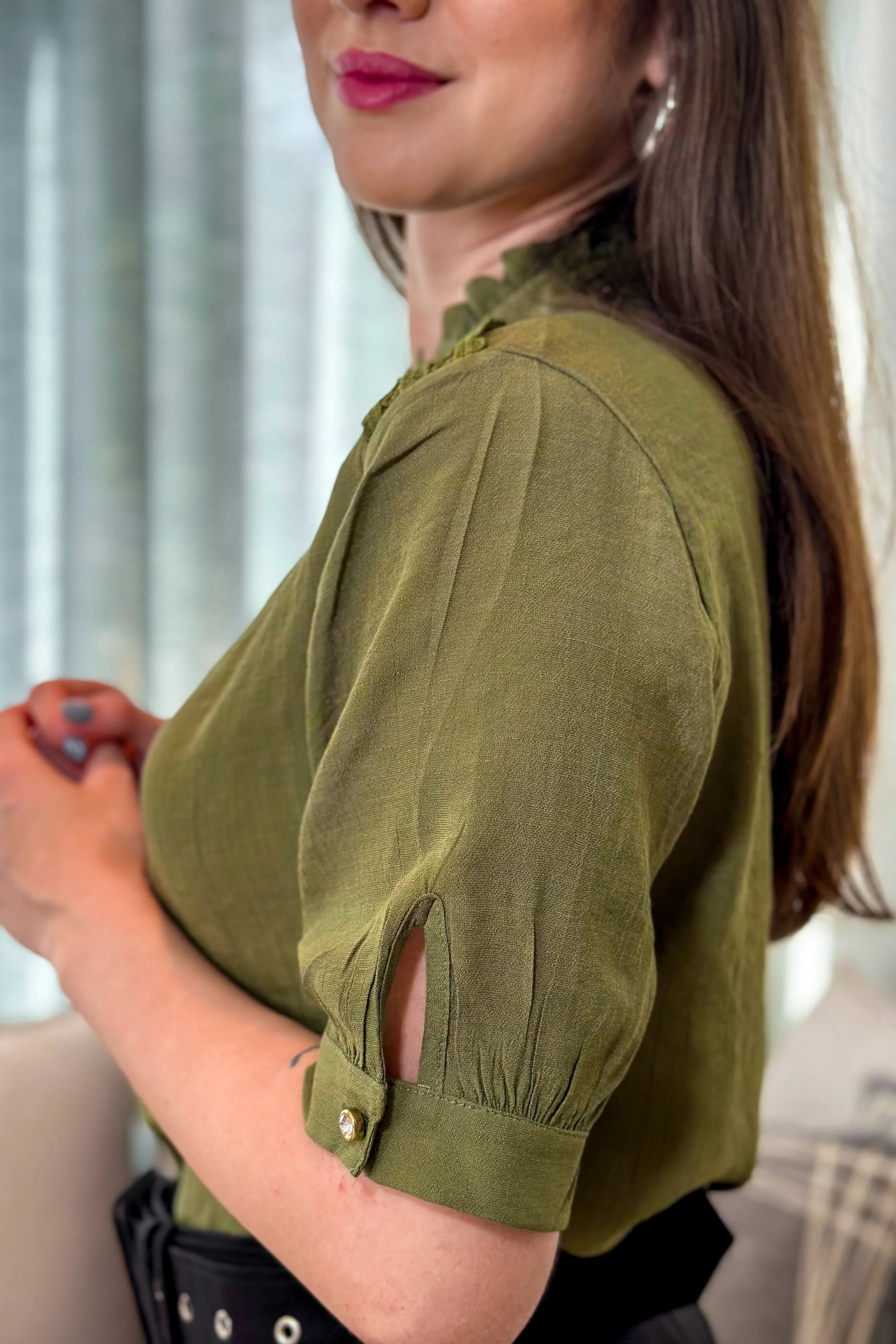 Blusa Manga Curta Ombro Guipir Marcela Verde Militar