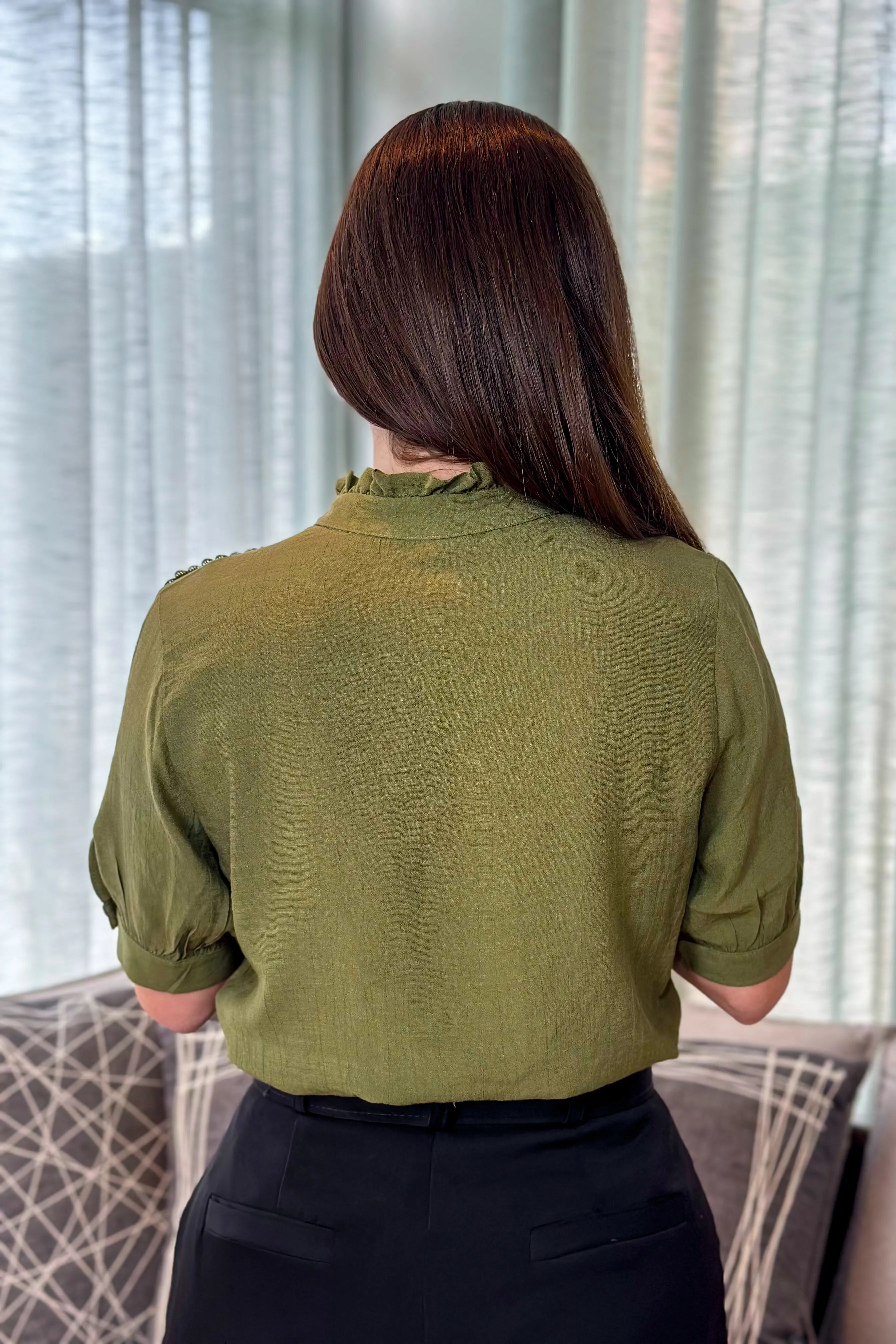 Blusa Manga Curta Ombro Guipir Marcela Verde Militar