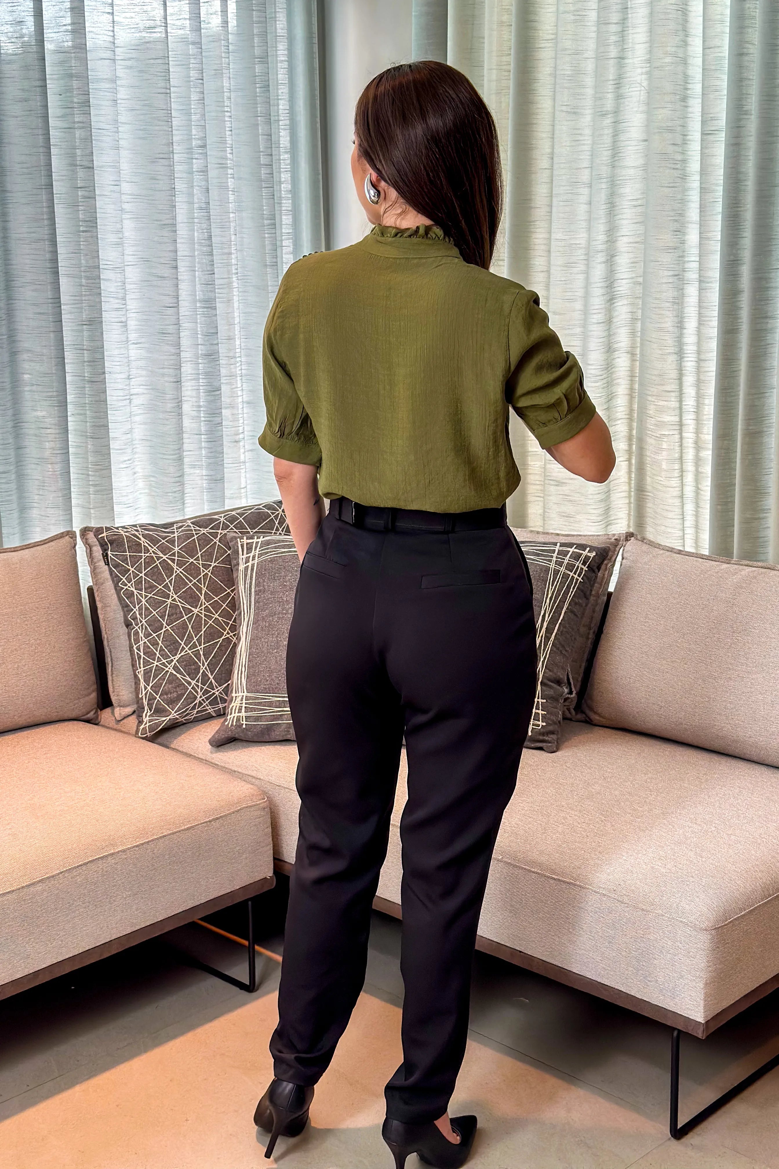 Blusa Manga Curta Ombro Guipir Marcela Verde Militar