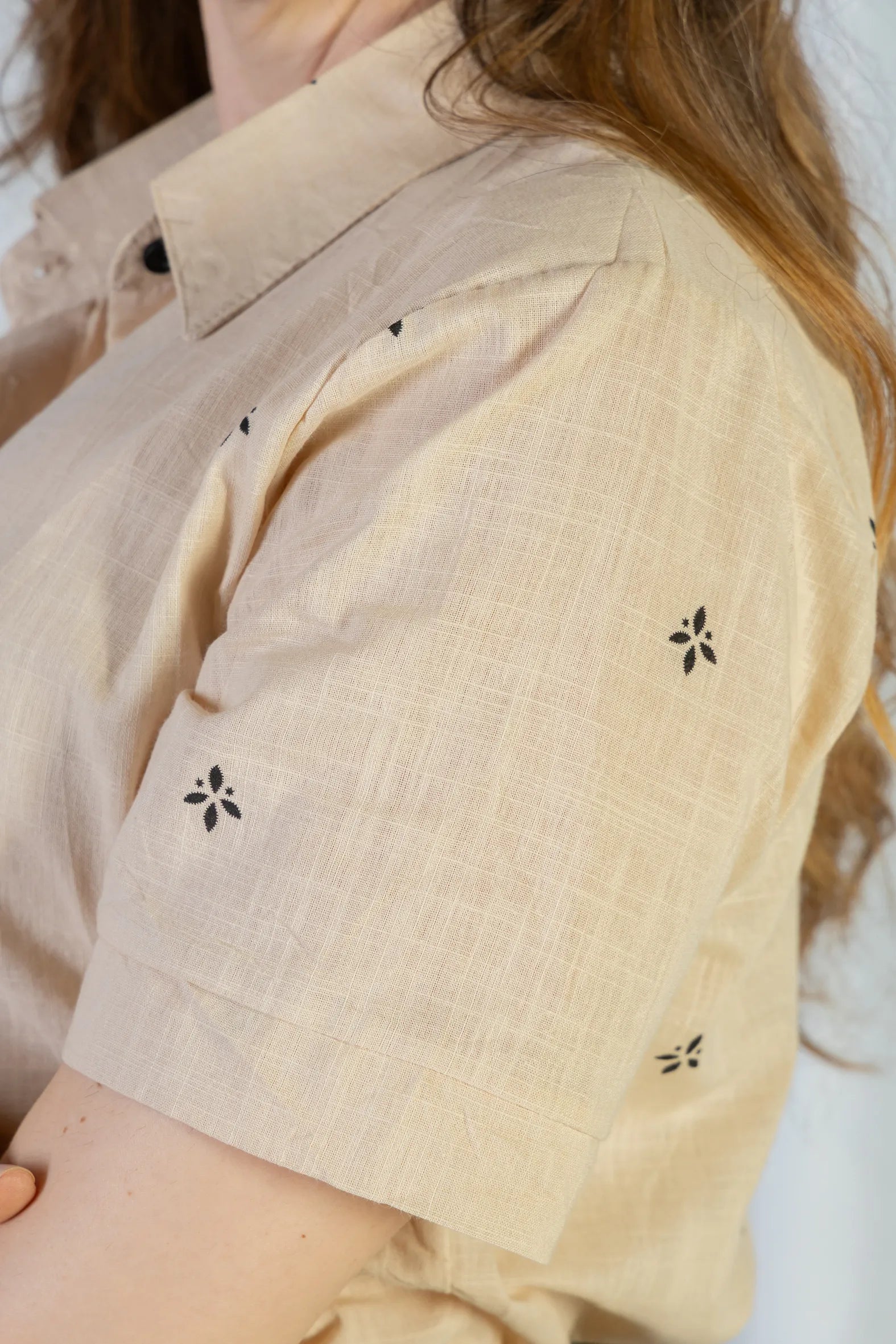 Camisa Manga Curta Bordada Poli Visco Bruna Bege