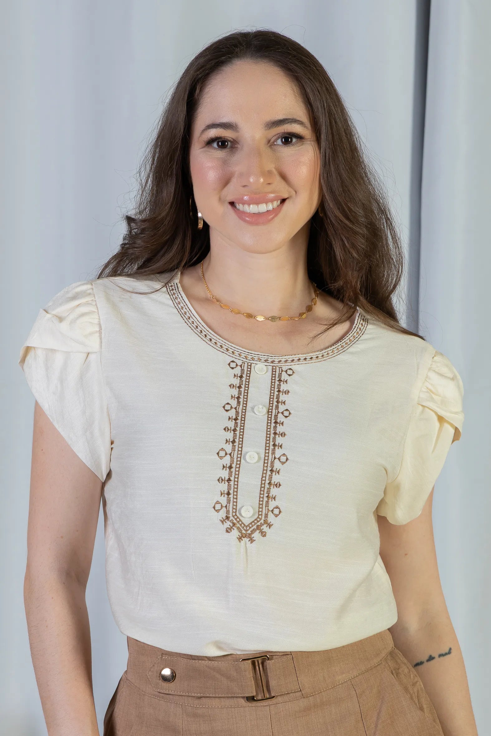 Blusa Manga Curta Transpassada Detalhe Botão Visco Soft Vanessa Creme