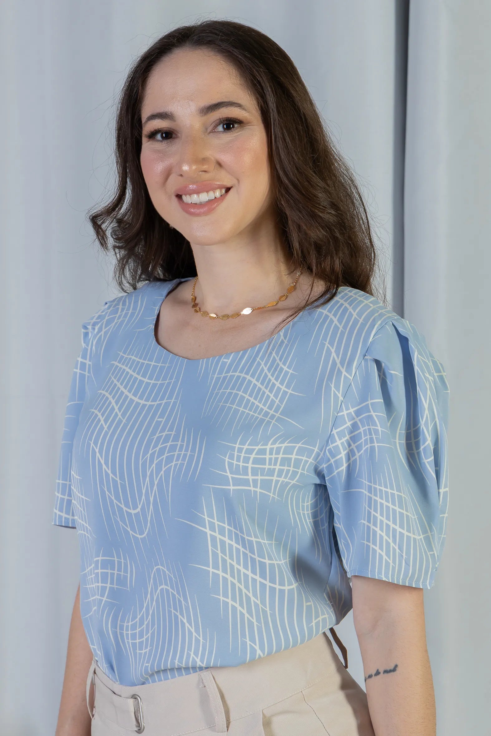 Blusa Manga Curta Transpassada Crepe Classic Gisele Estampada Azul