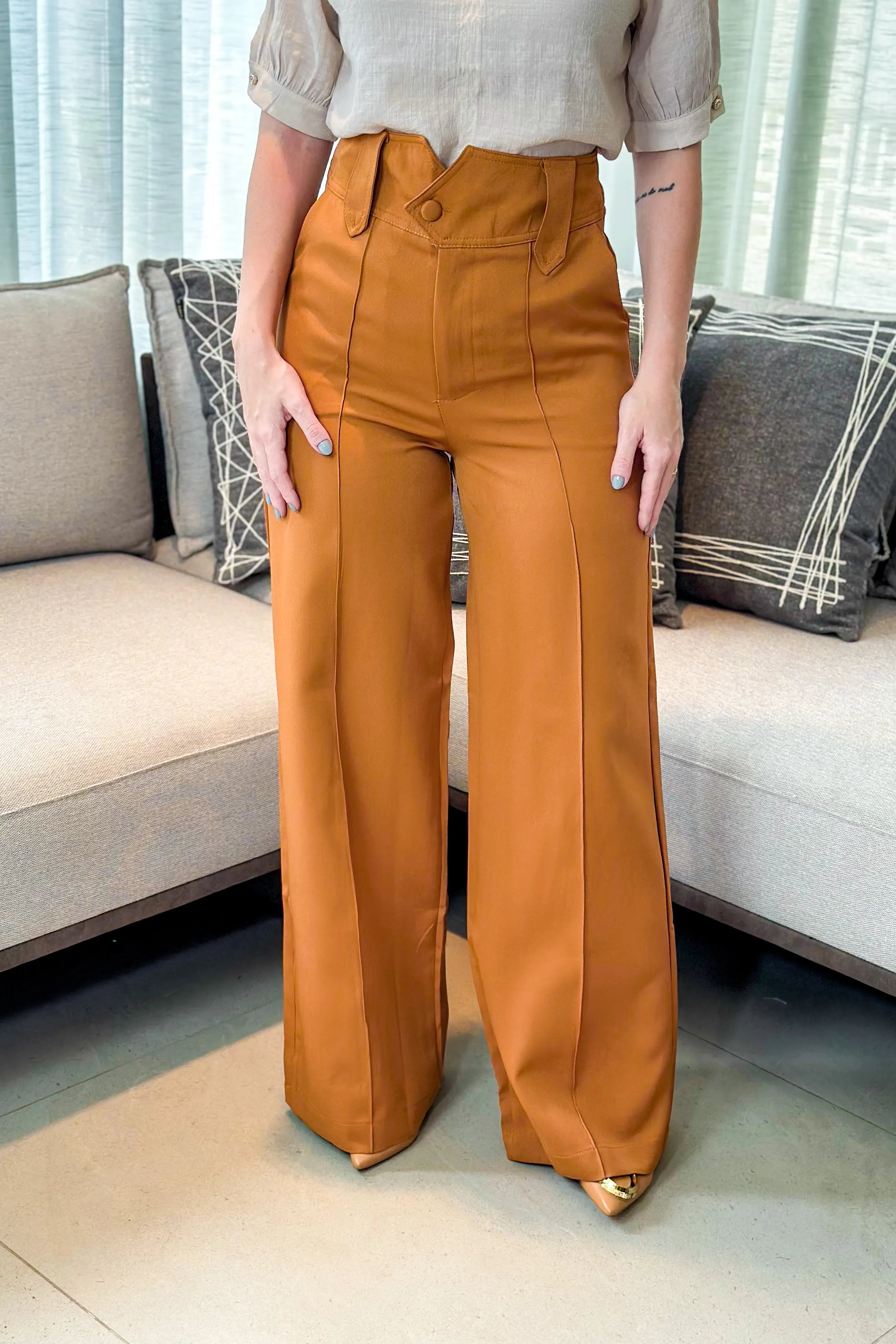 Calça Pantalona Detalhe Passador Alissa Marrom