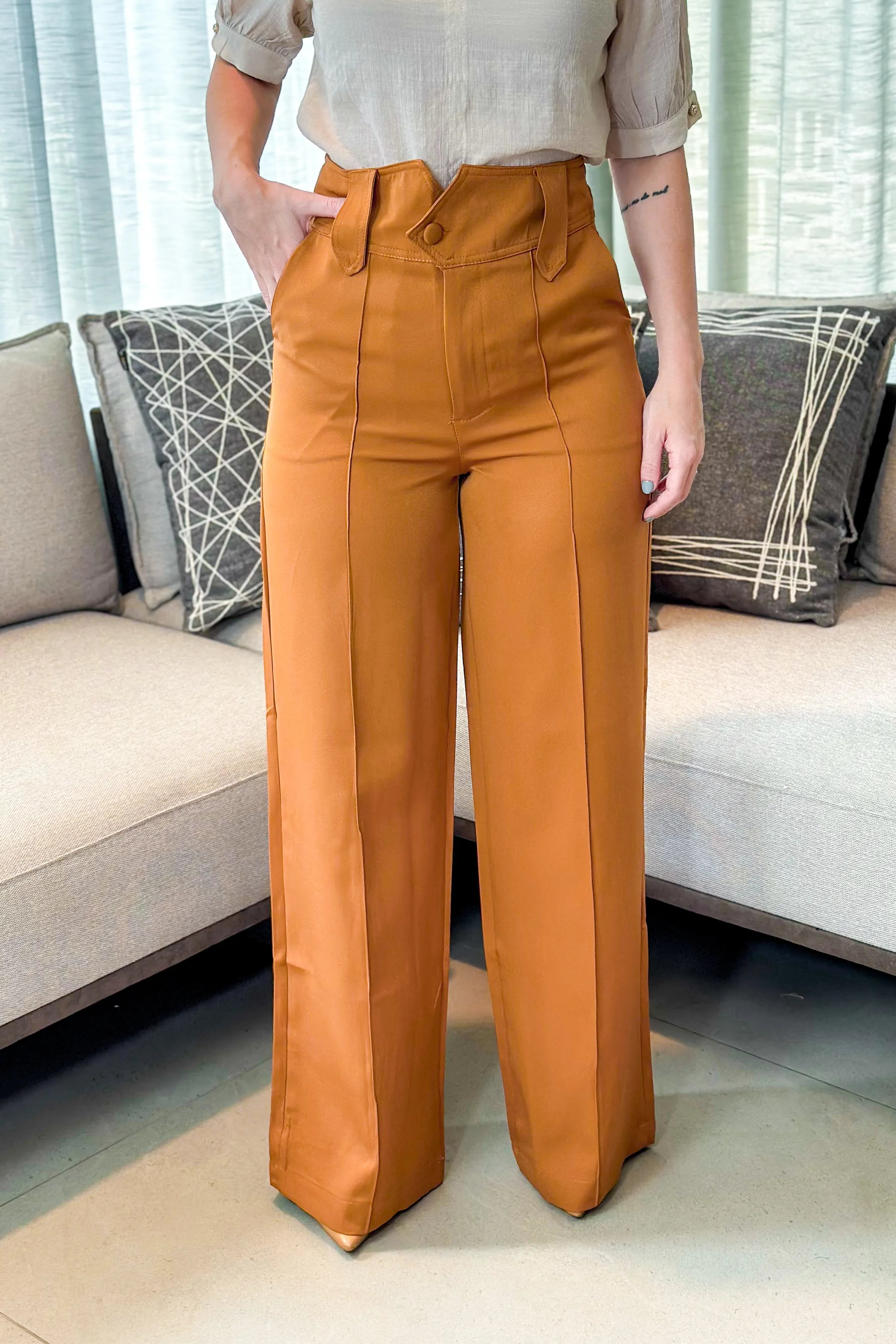 Calça Pantalona Detalhe Passador Alissa Marrom