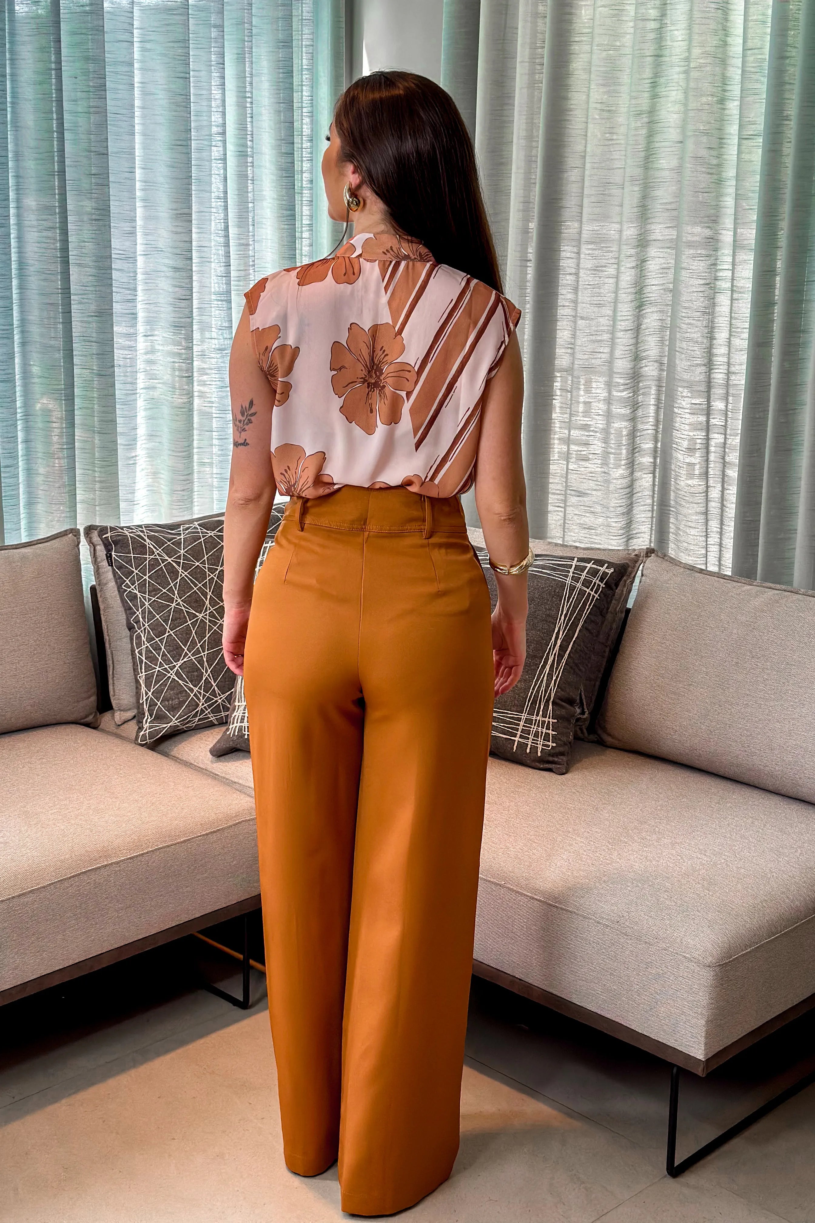 Calça Pantalona Detalhe Passador Alissa Marrom