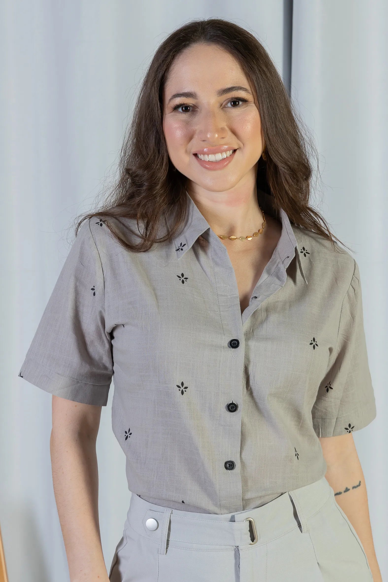 Camisa Manga Curta Bordada Poli Visco Bruna Cinza