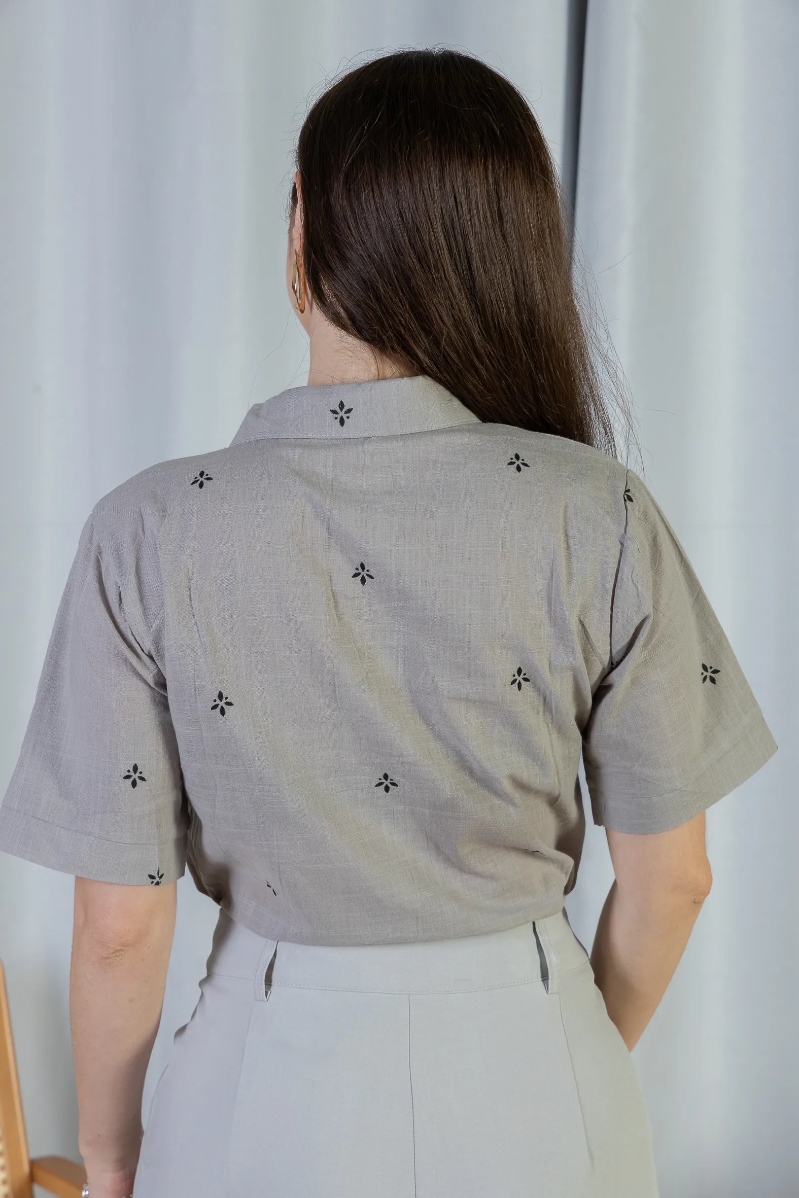 Camisa Manga Curta Bordada Poli Visco Bruna Cinza