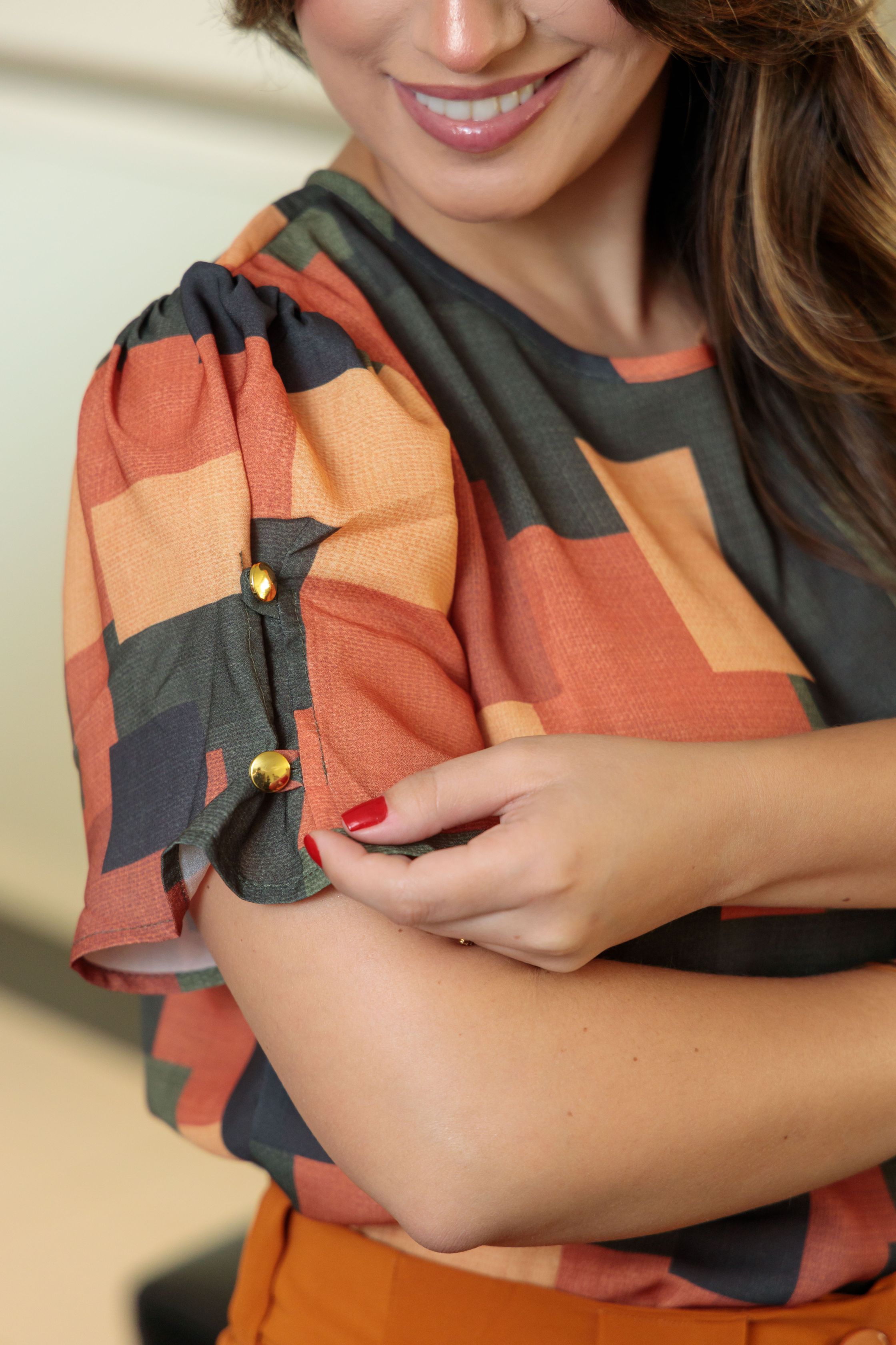 Blusa Manga Curta Detalhe Botões Karen Estampada Laranja
