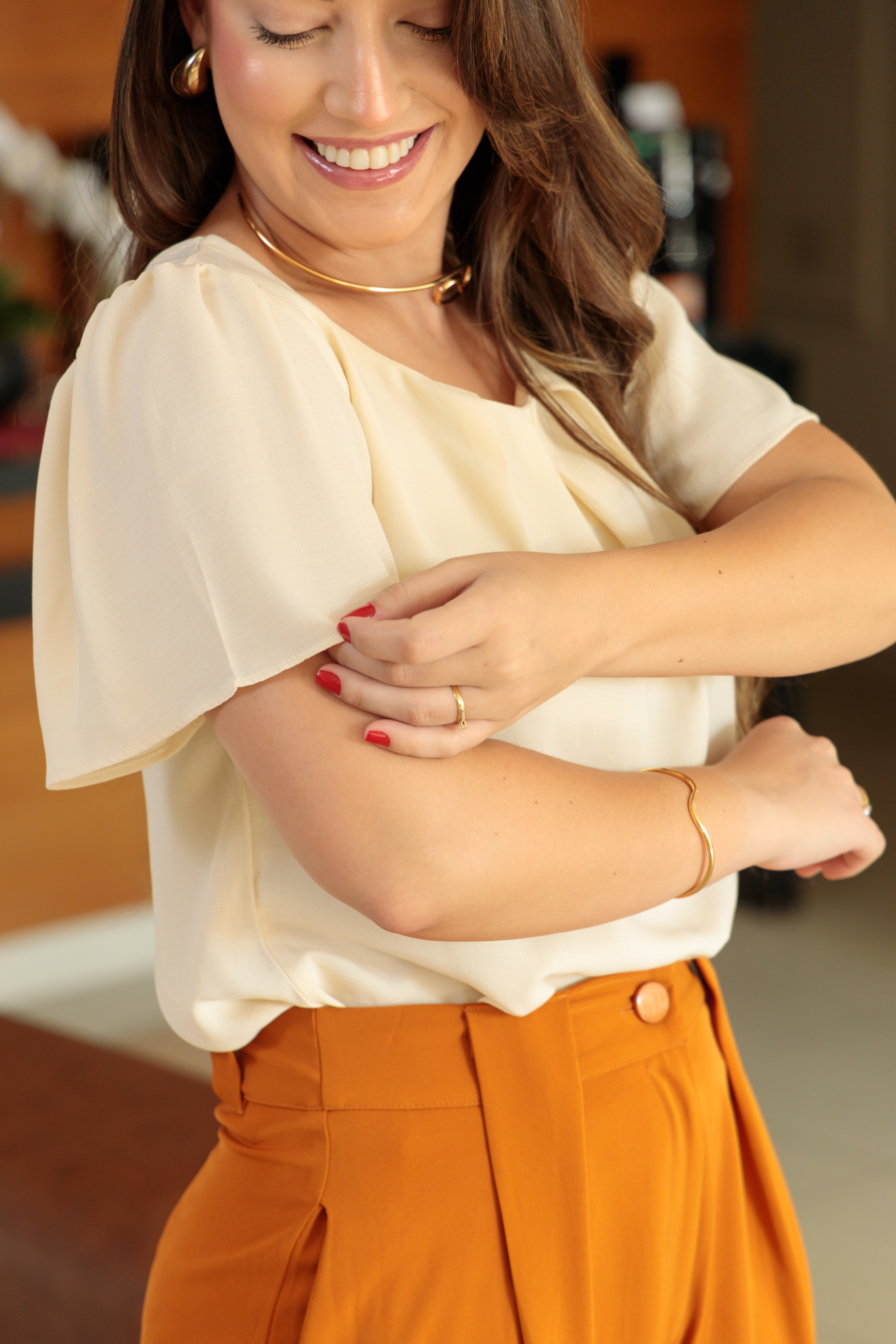 Blusa Pregas Colo Manga Flutuante Soraya Creme
