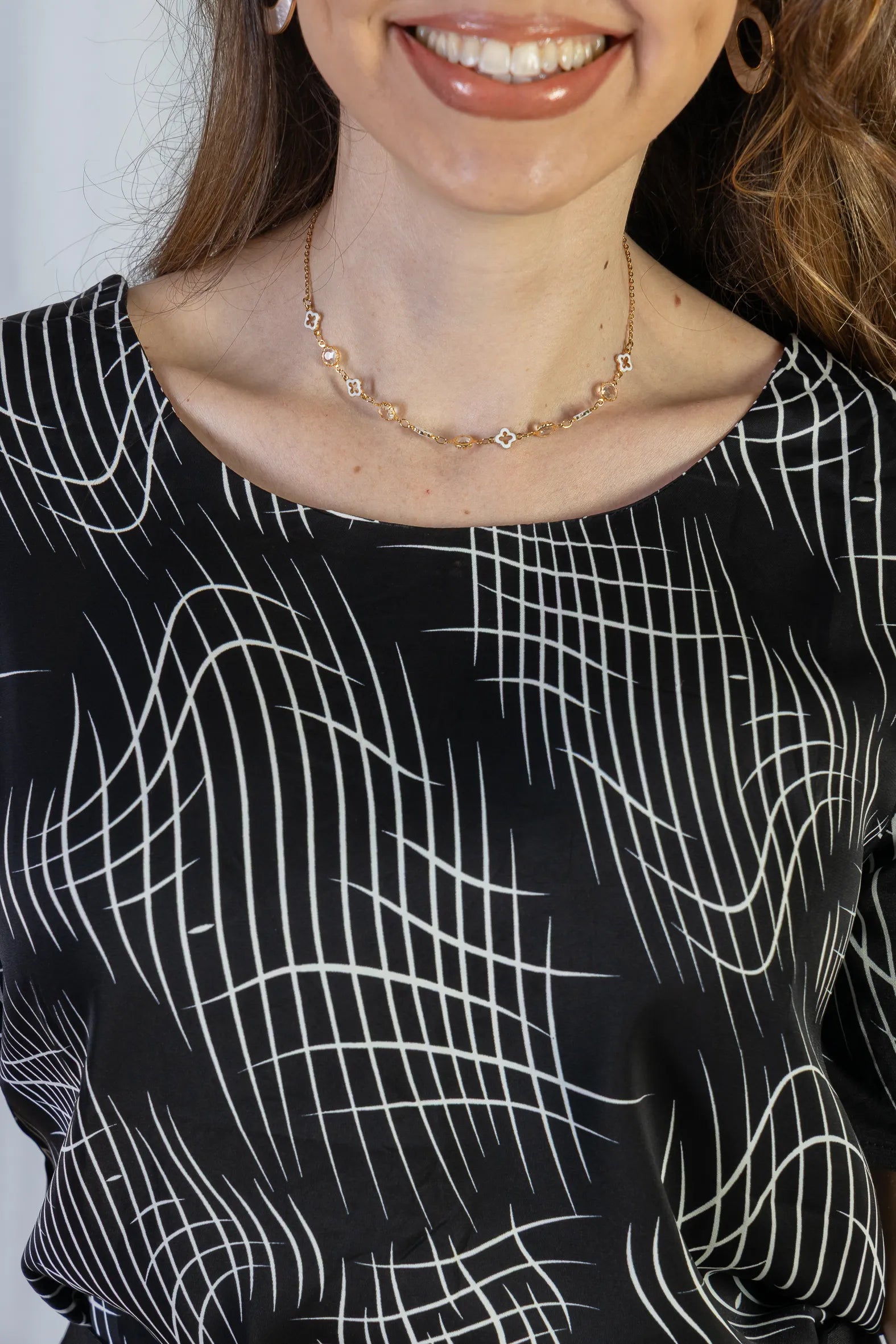 Blusa Manga Curta Transpassada Crepe Classic Gisele Estampada Preta