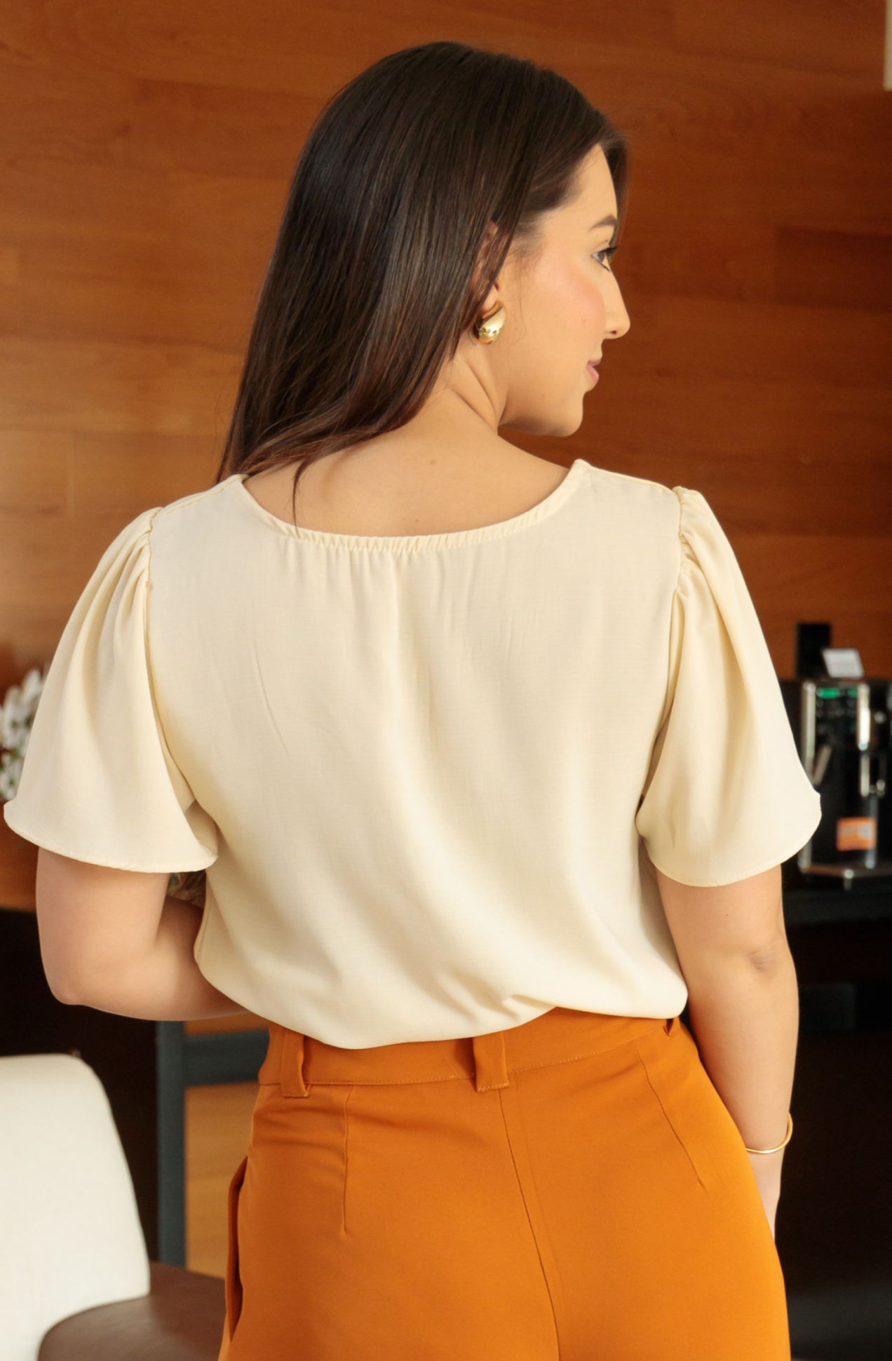 Blusa Pregas Colo Manga Flutuante Soraya Creme